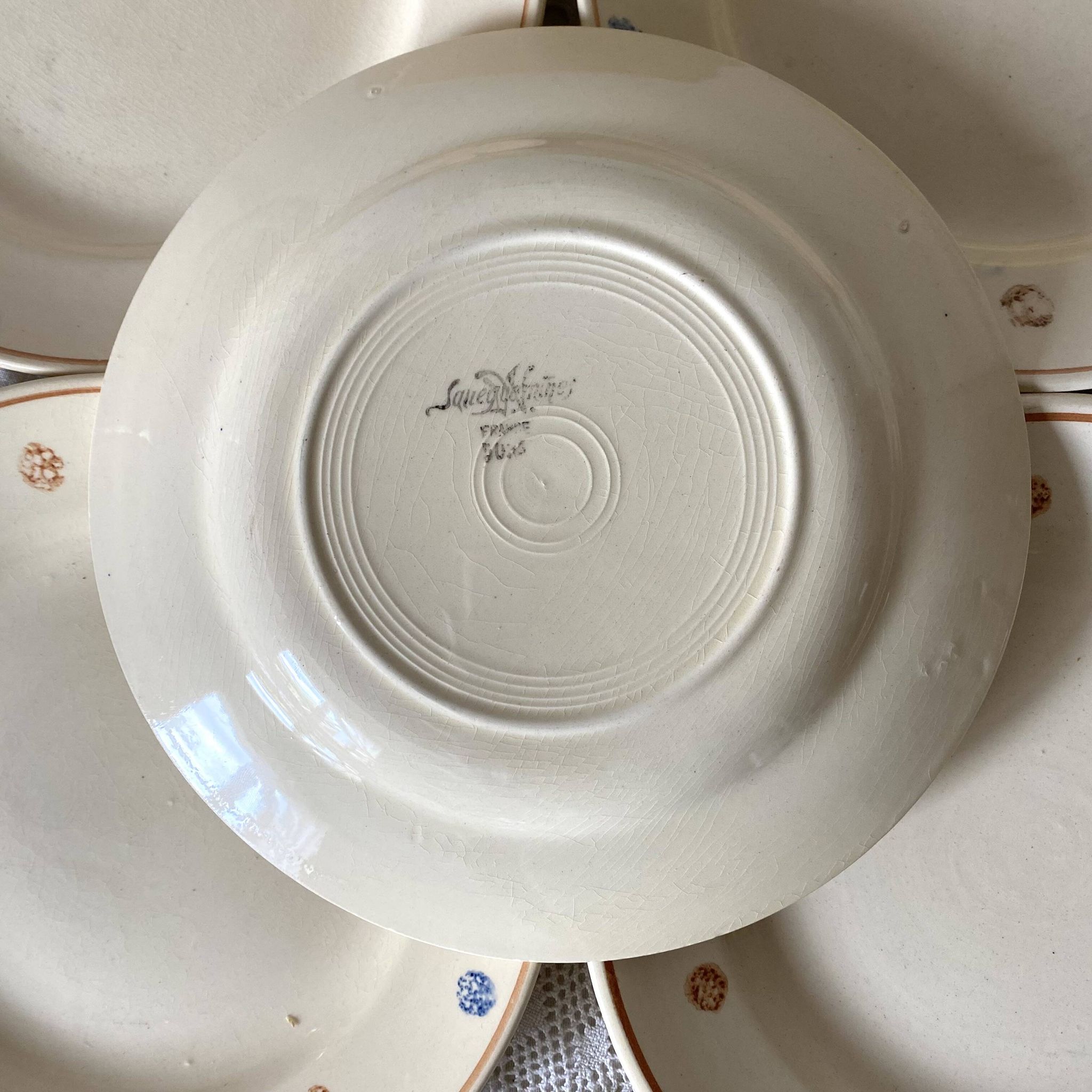 Assiettes plates  anciennes  à pois Sarreguemines