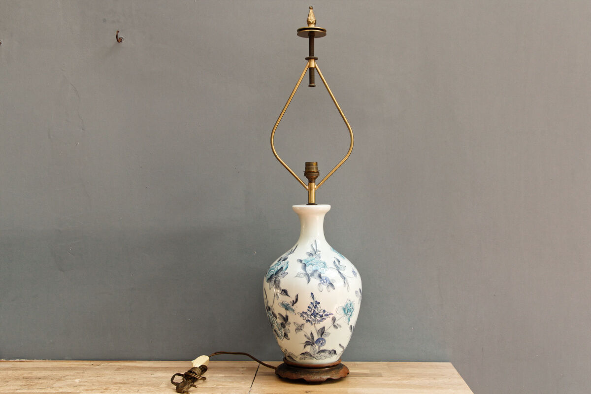 Porcelain lamp foot