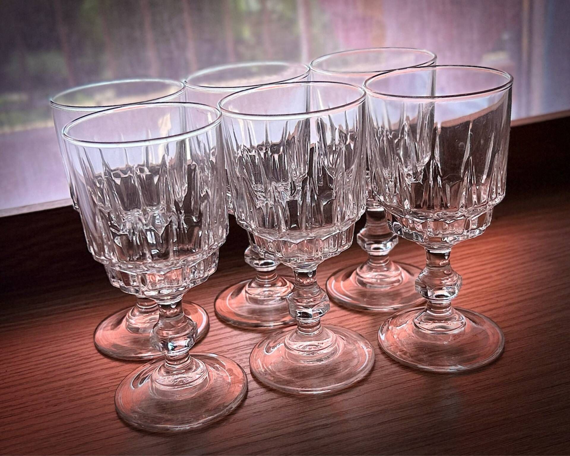 Superb set of 18 Cristal d’Arques glasses – 12 wine glasses + 6 tumblers