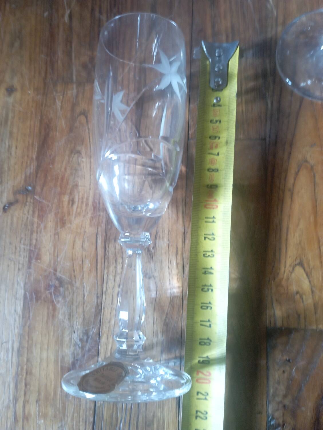 6 hand-cut crystal champagne flutes
