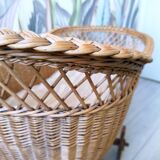 Wicker cradle on wheels