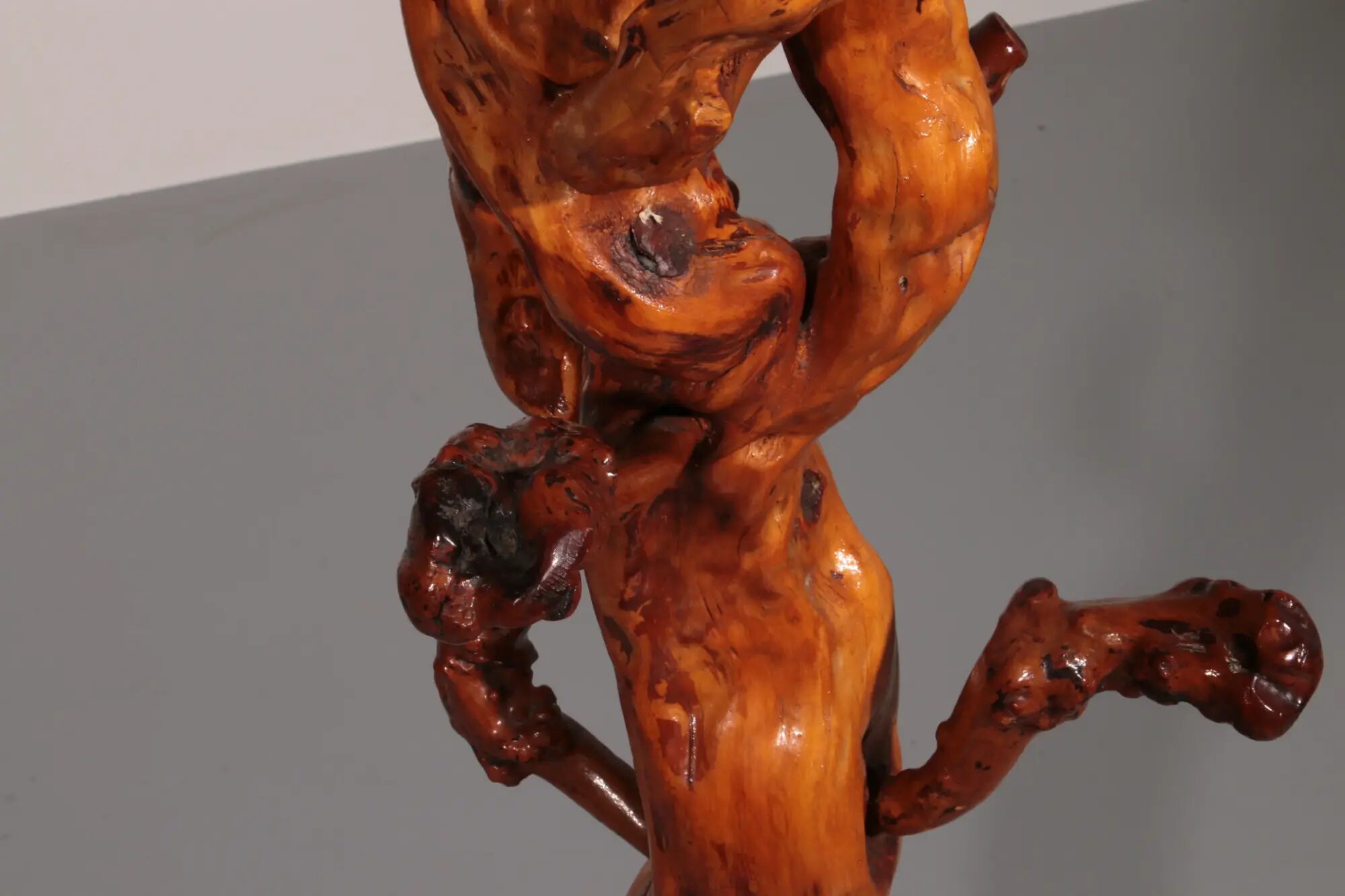Sculptural oak coat rack – a functional work of nature Italy 60