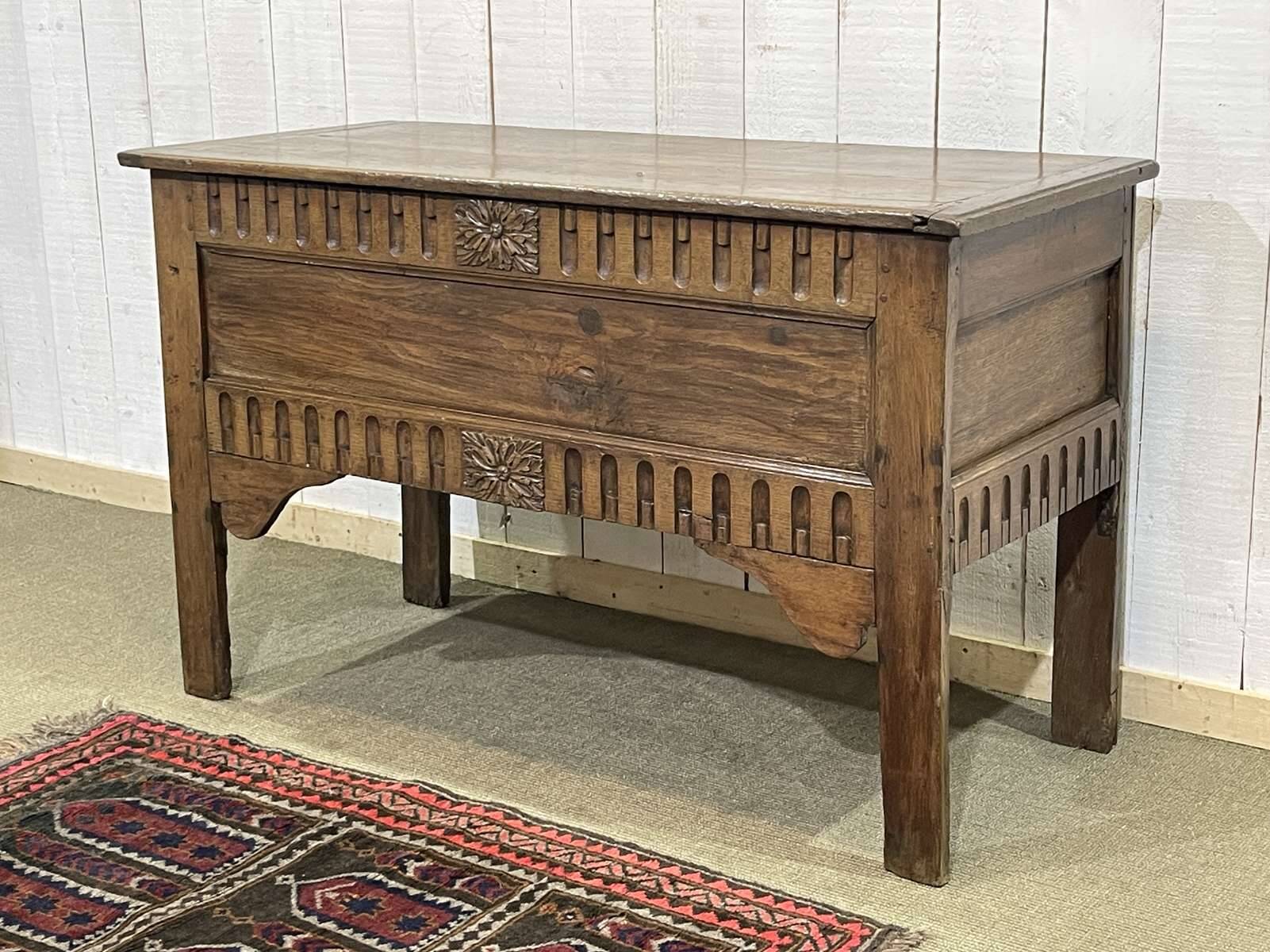 Chest - Oak trunk, 18th century