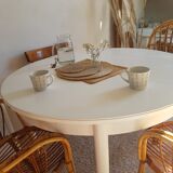 Scandinavian extendable table with butterfly extensions