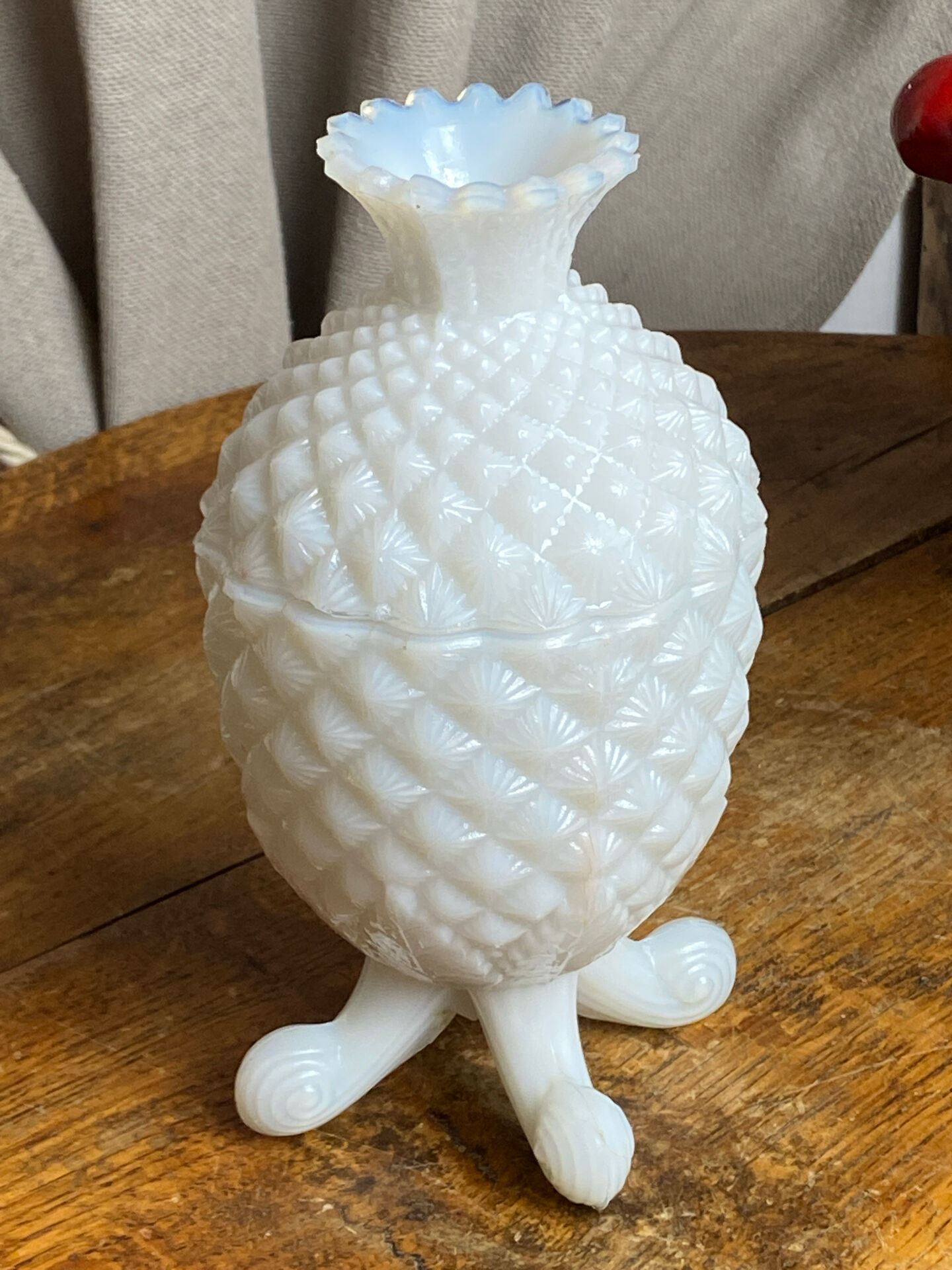 Pineapple bonbonnière in white opaline