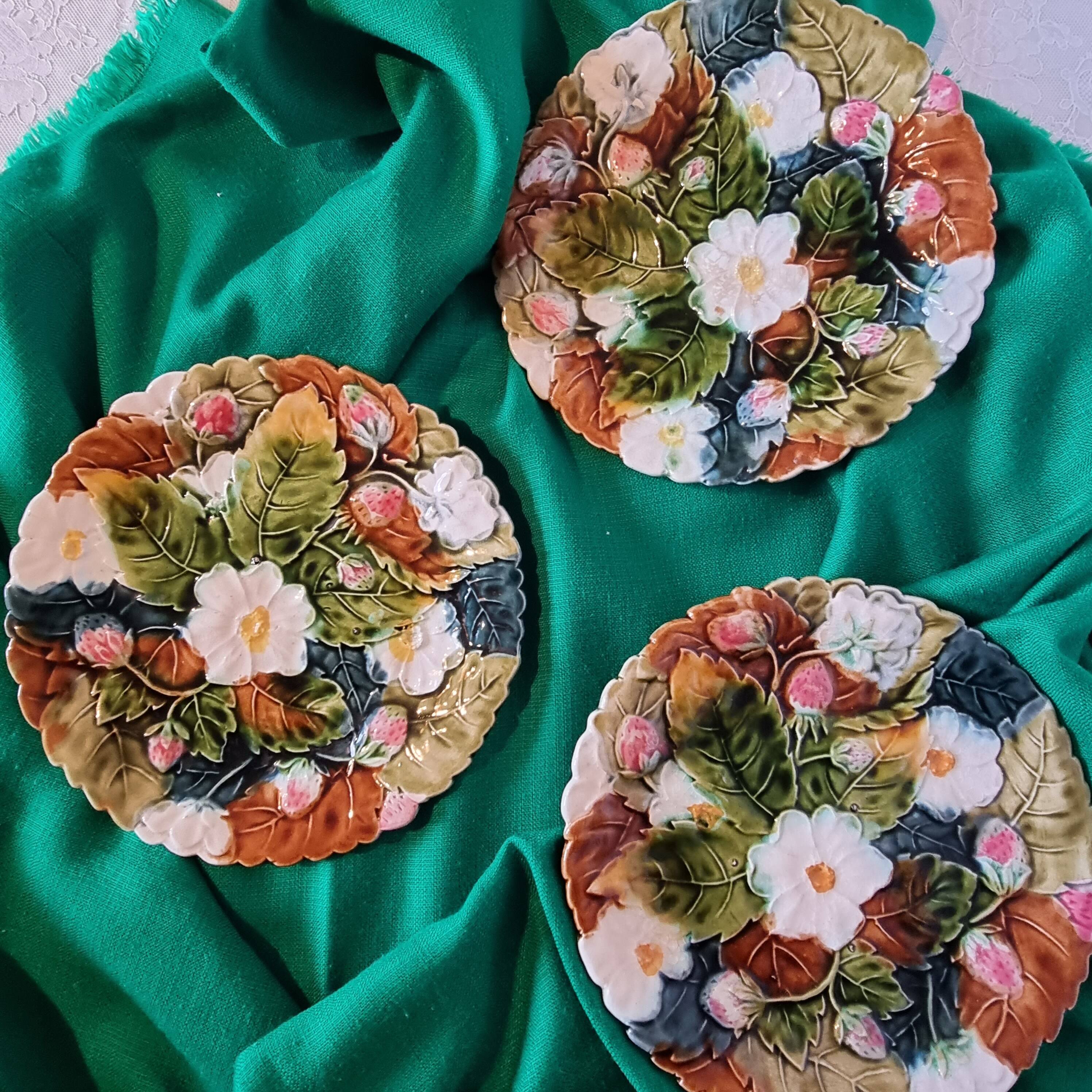 Set of 6 french onnaing barbonite ceramic plates and cake plate