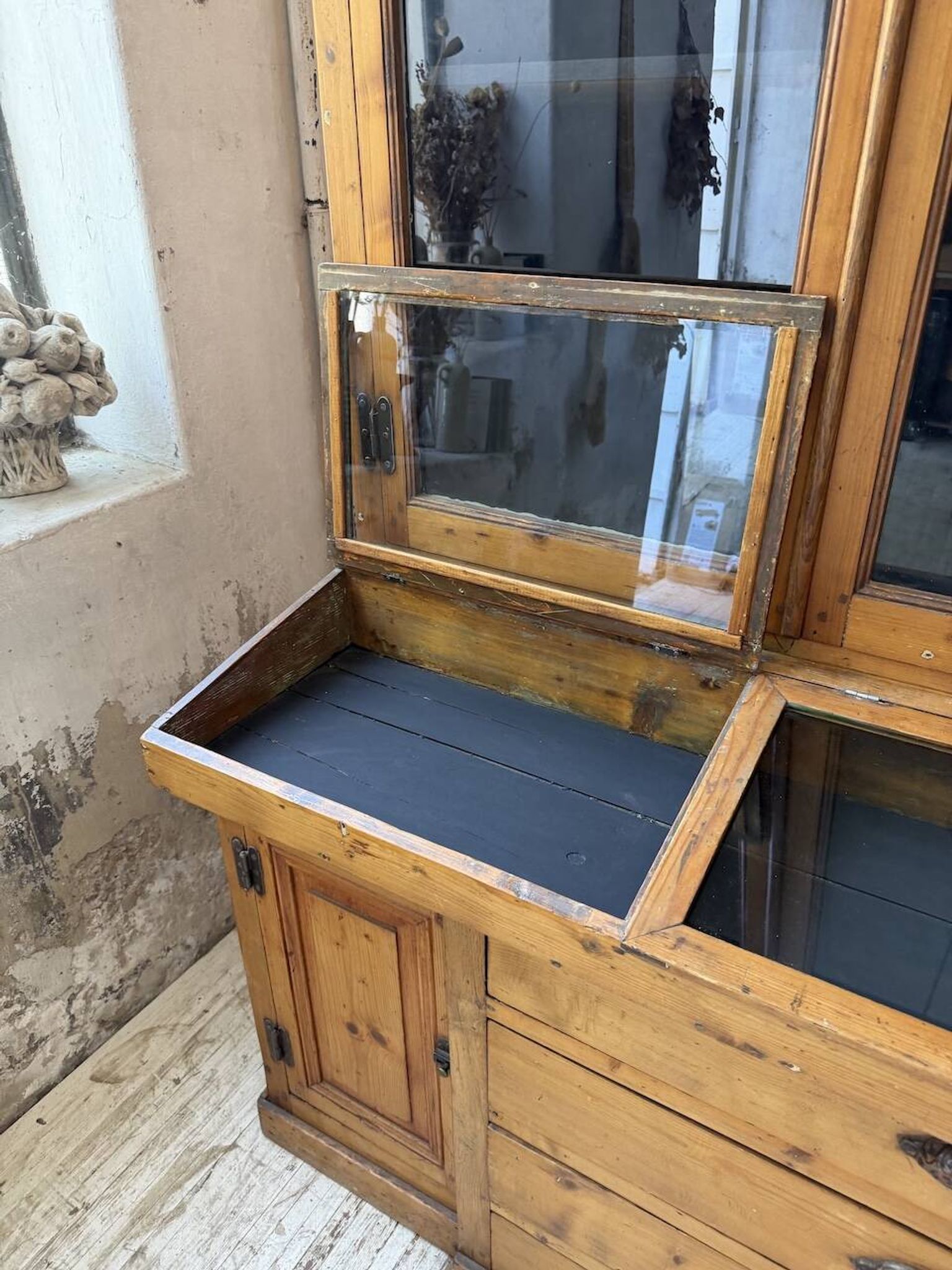 Library grocery Napoleon 19th century
