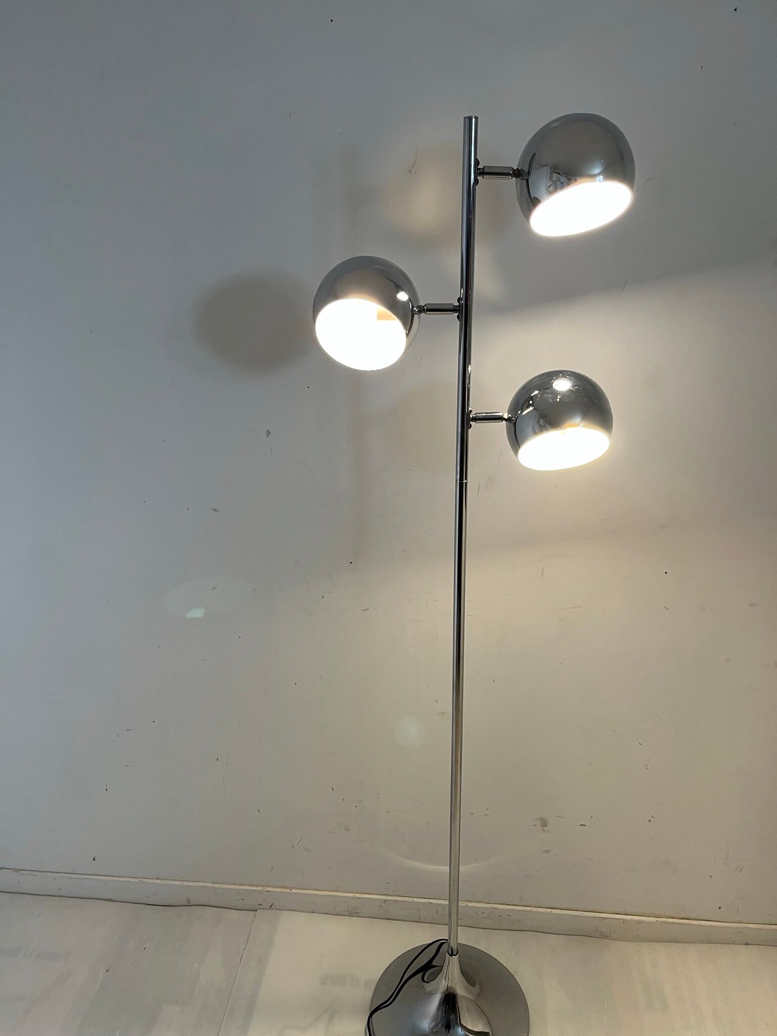 Chrome floor lamp 3 globes