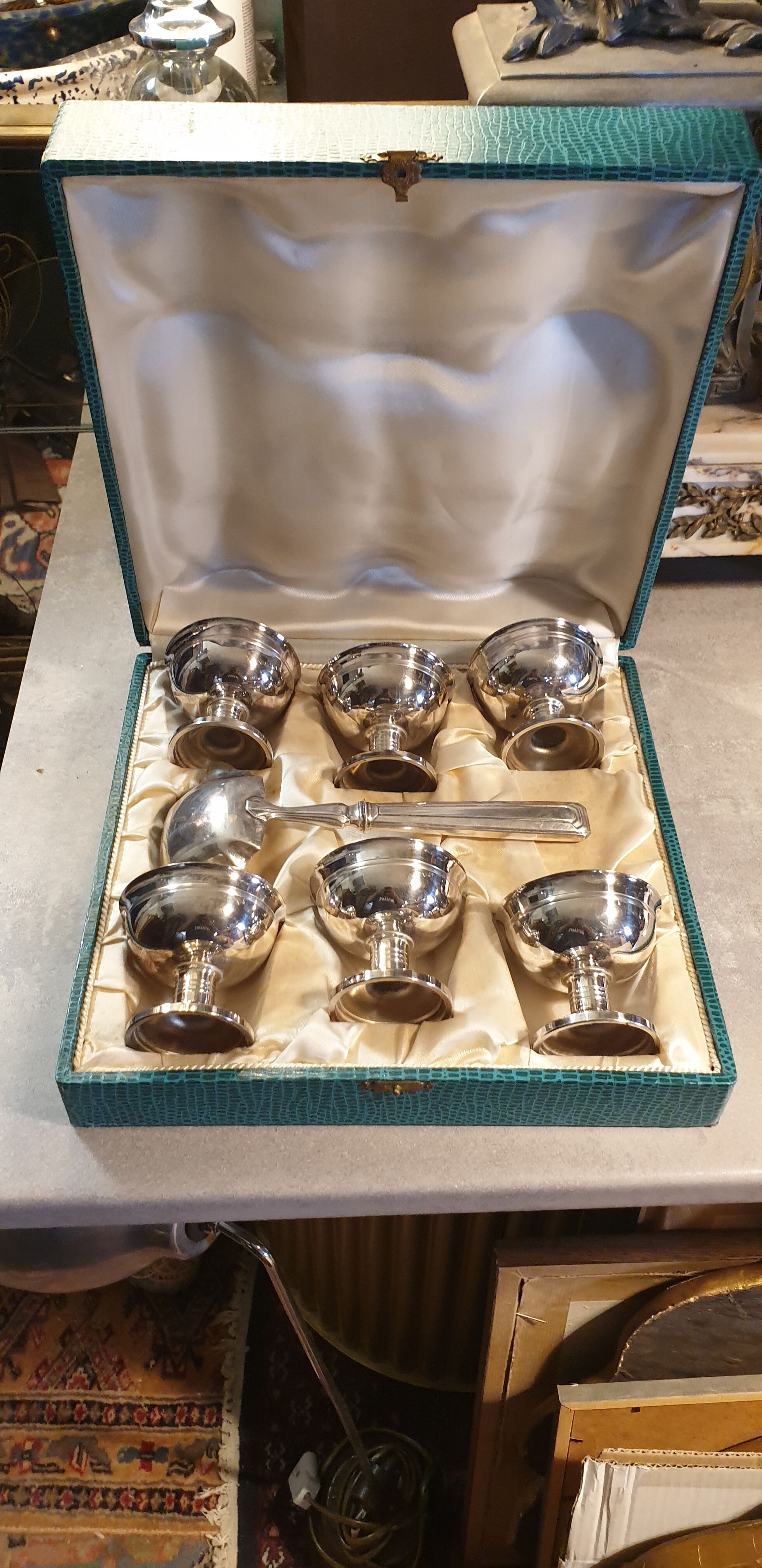 Silver metal ice service