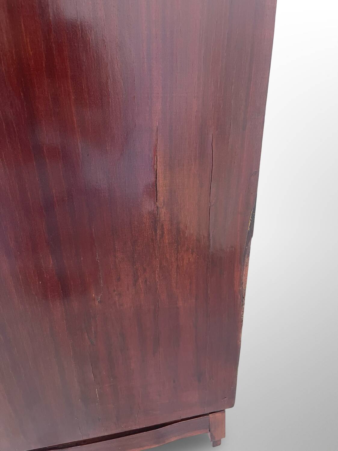 Bibliothèque italienne en bois et placage d'acajou, années 1960.