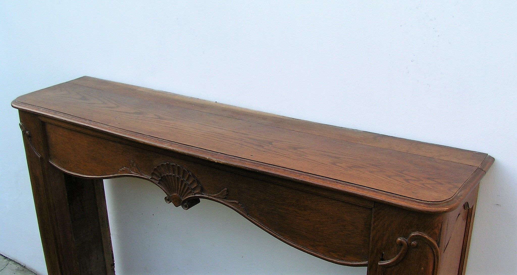 Fireplace mantle XIX