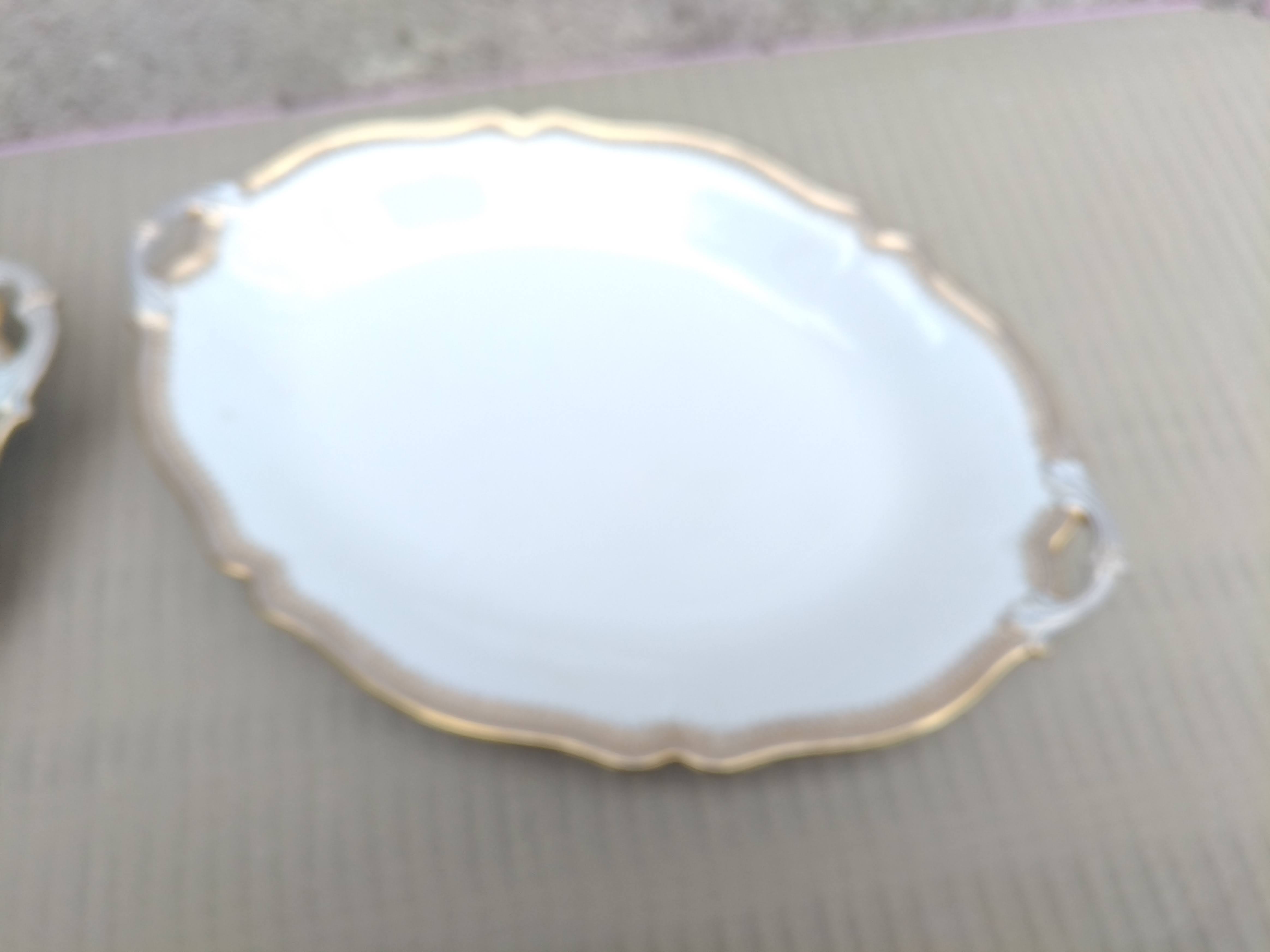 Oval porcelain dishes