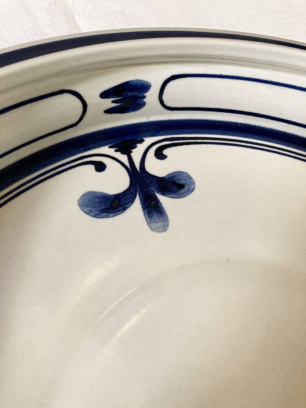 Large porcelain dish, Siena model, by Bjorn Wiinblad for Rosenthal, Germany