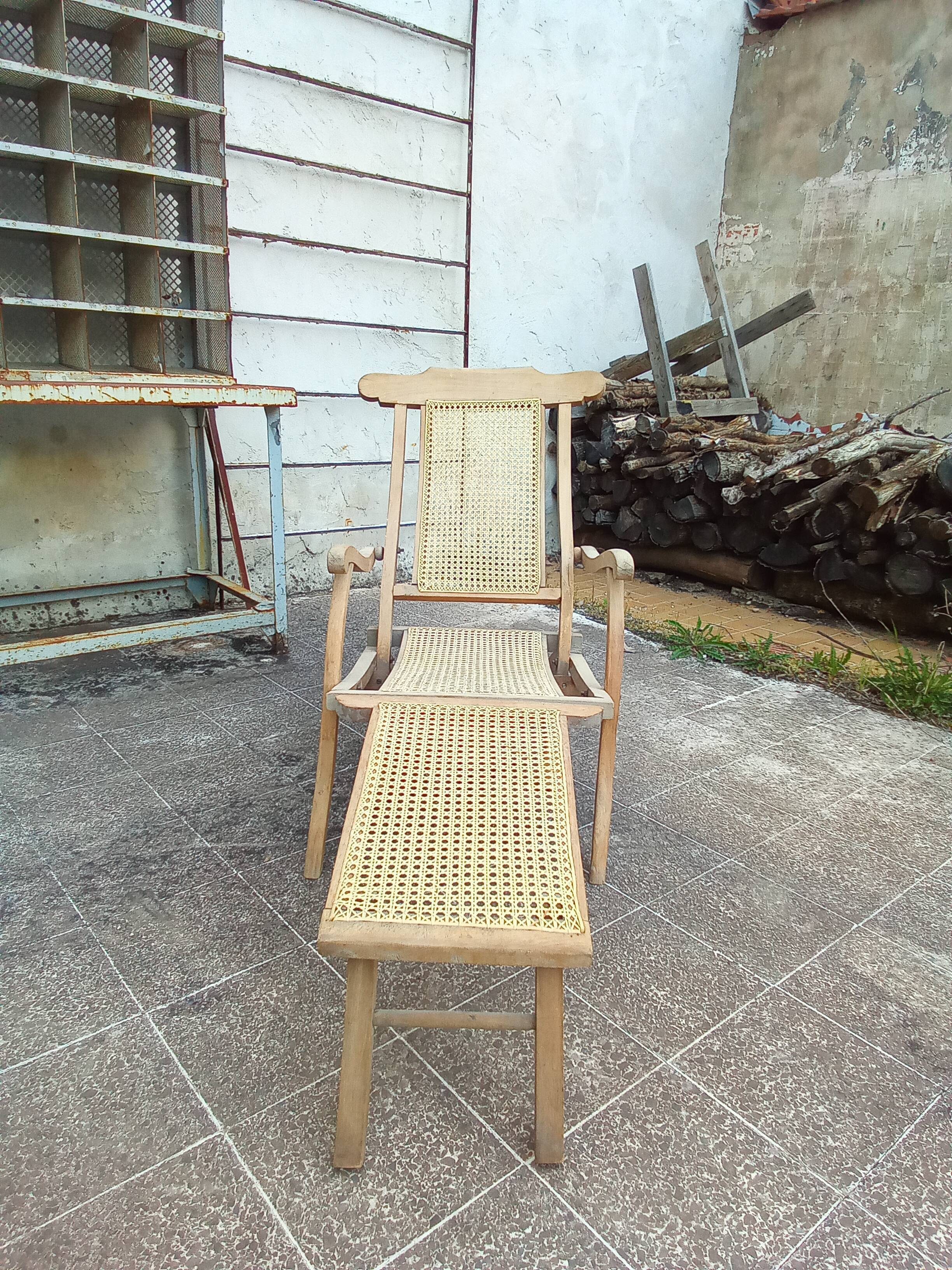 Long chair in caning