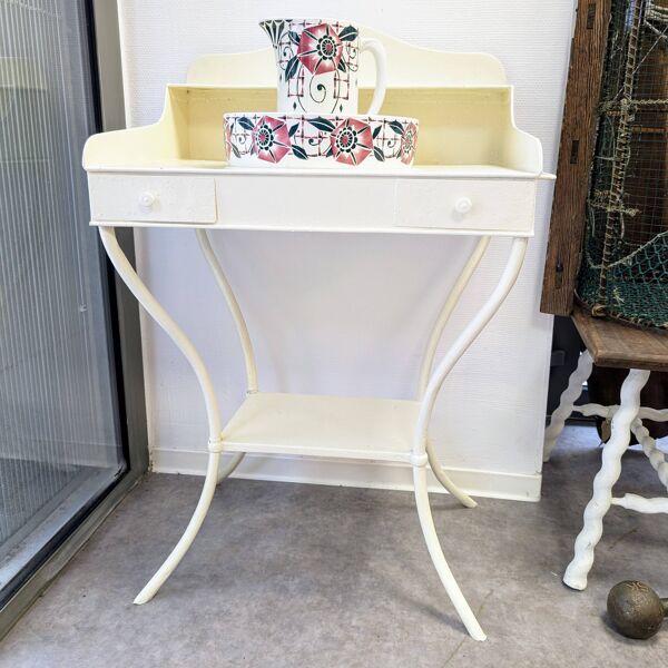 Ancienne table de toilette