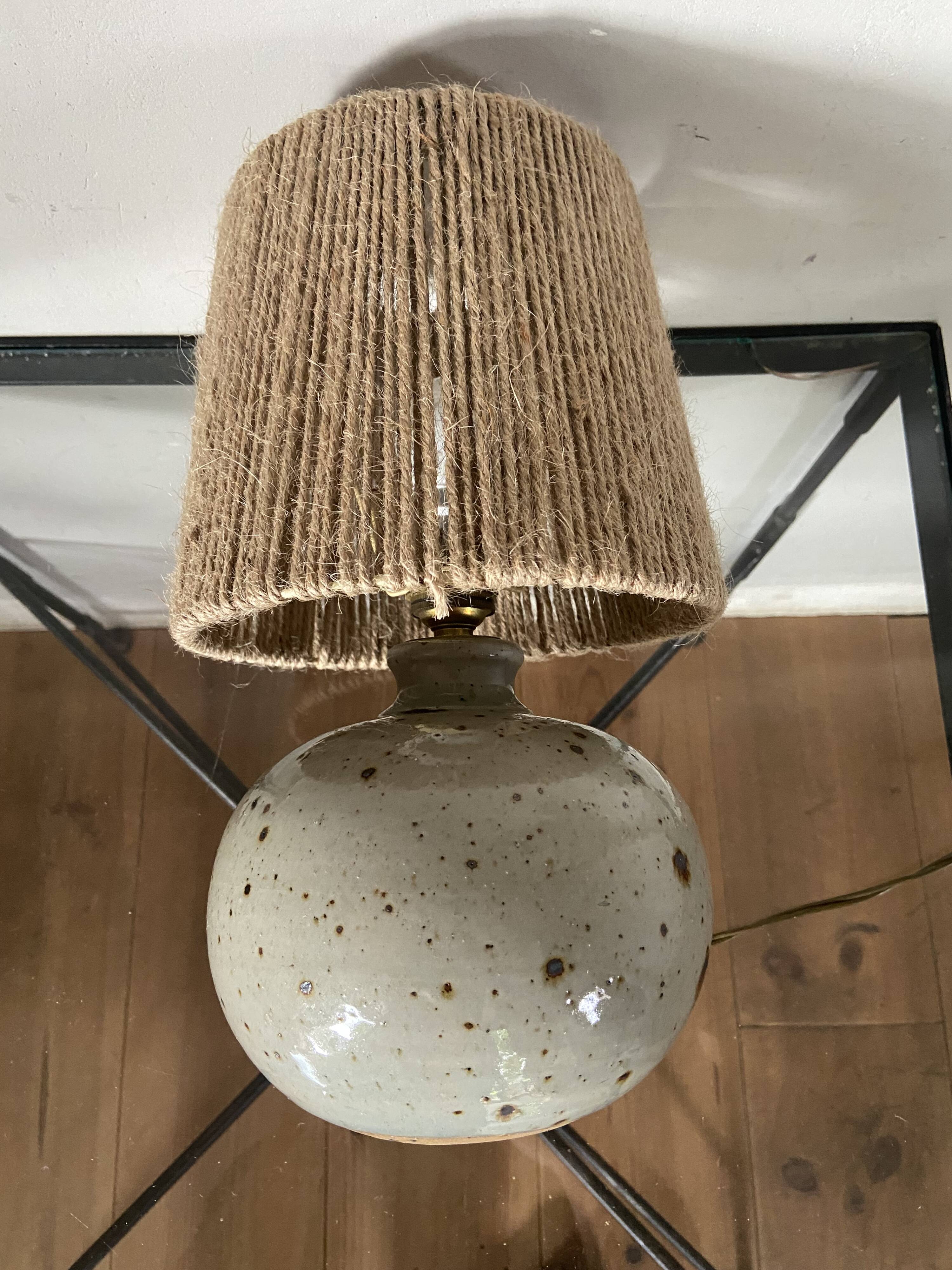 Vintage ball lamp in sandstone and rope lampshade