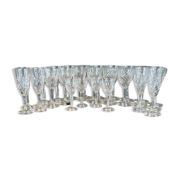 Service de verres en cristal saint louis modèle chantilly (26 pièces), XXe