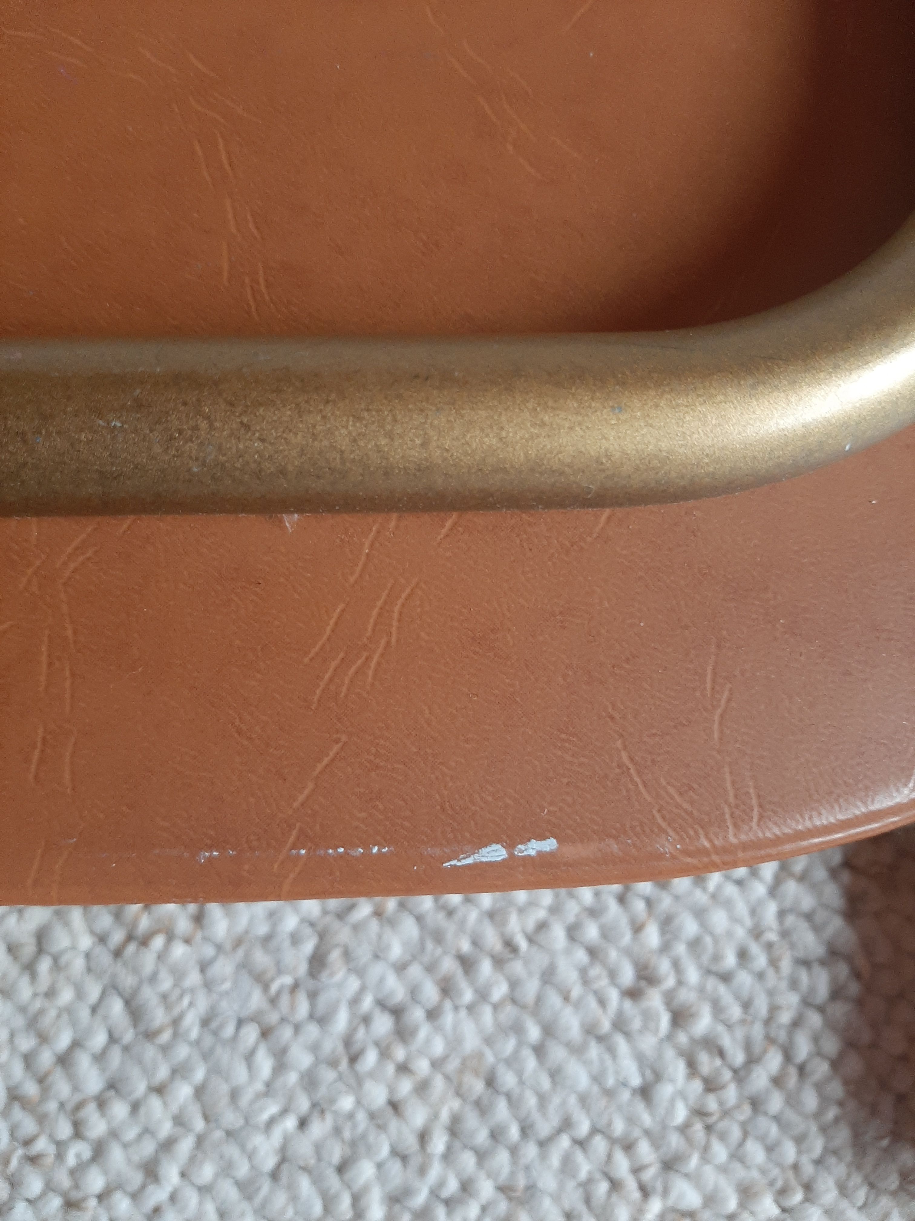 Chaise pliante structure tube et simili cuir