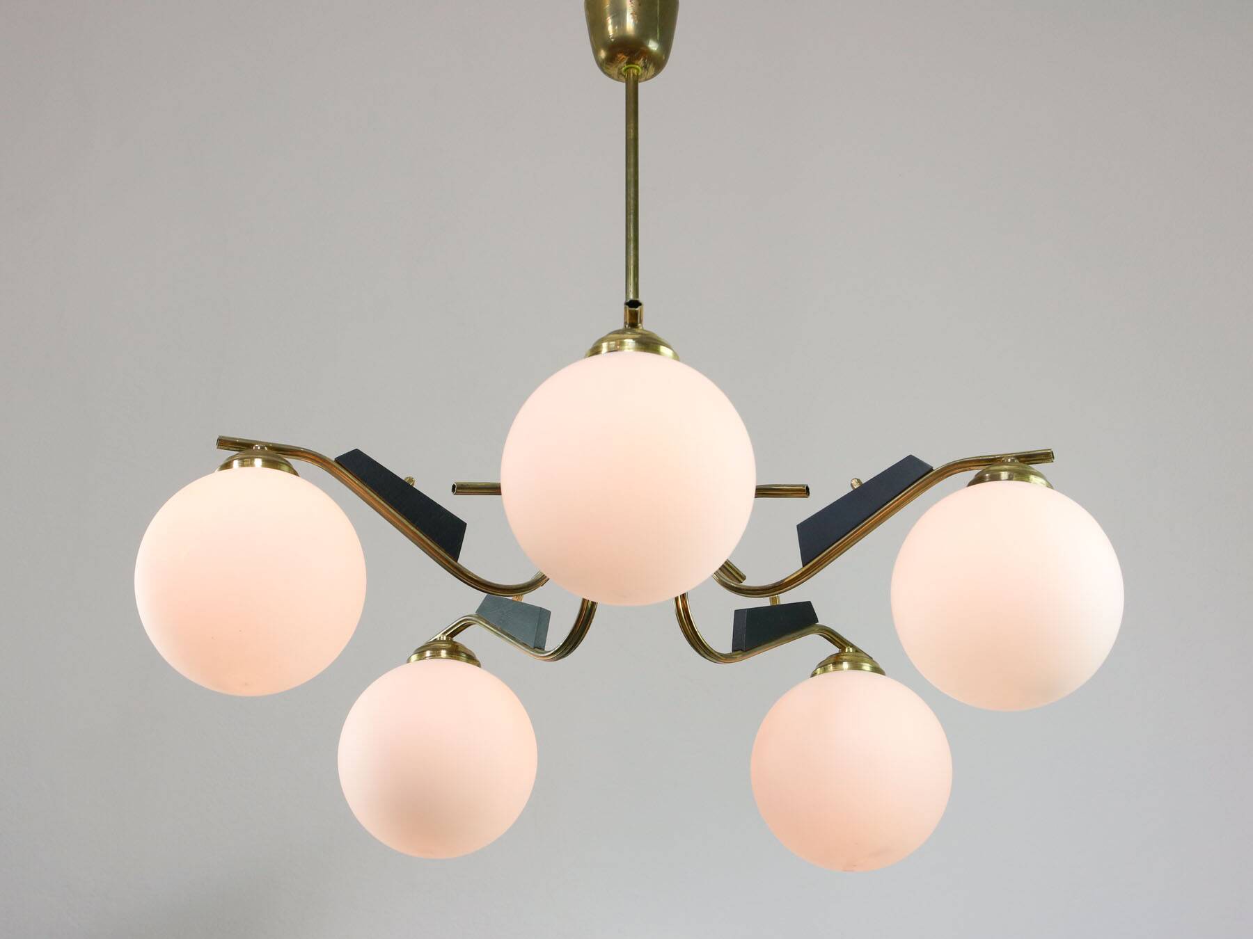 Mid-Century Modern Italian Brass and Opaline Chandelier, 1960