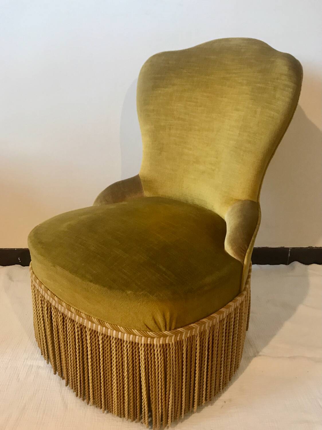 Toad armchair in gold velvet