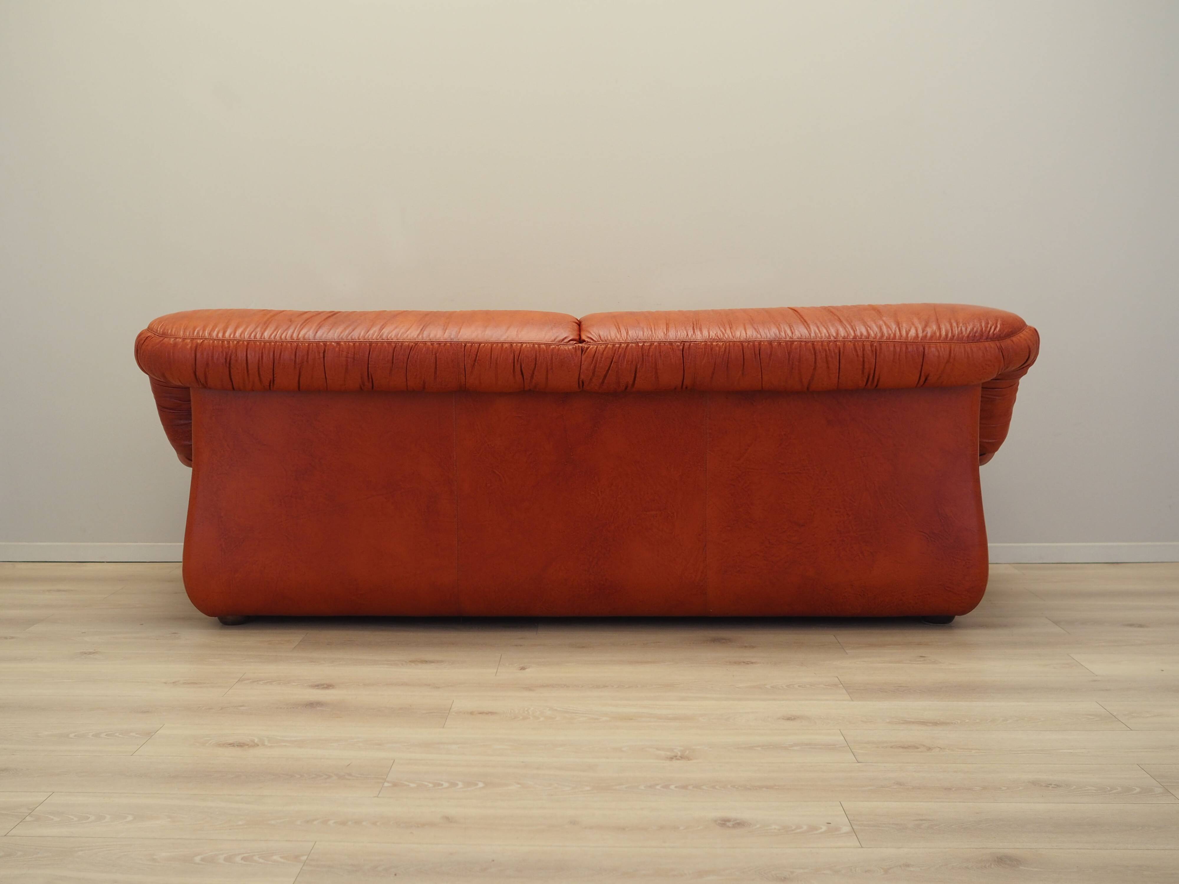 Red leather sofa, Italian design, 1970s, manufacturer: PelleRossi