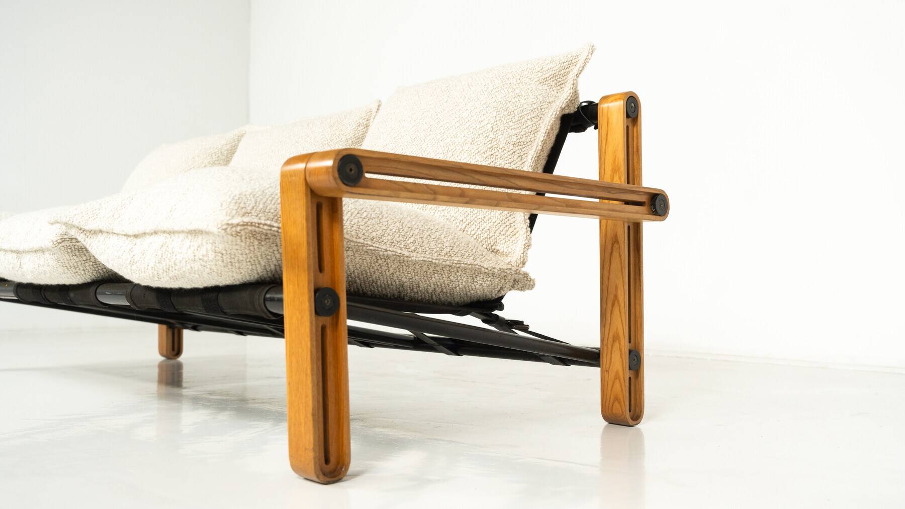 Canapé trois places moderne du milieu du siècle, années 1960 - Nouveau revêtement