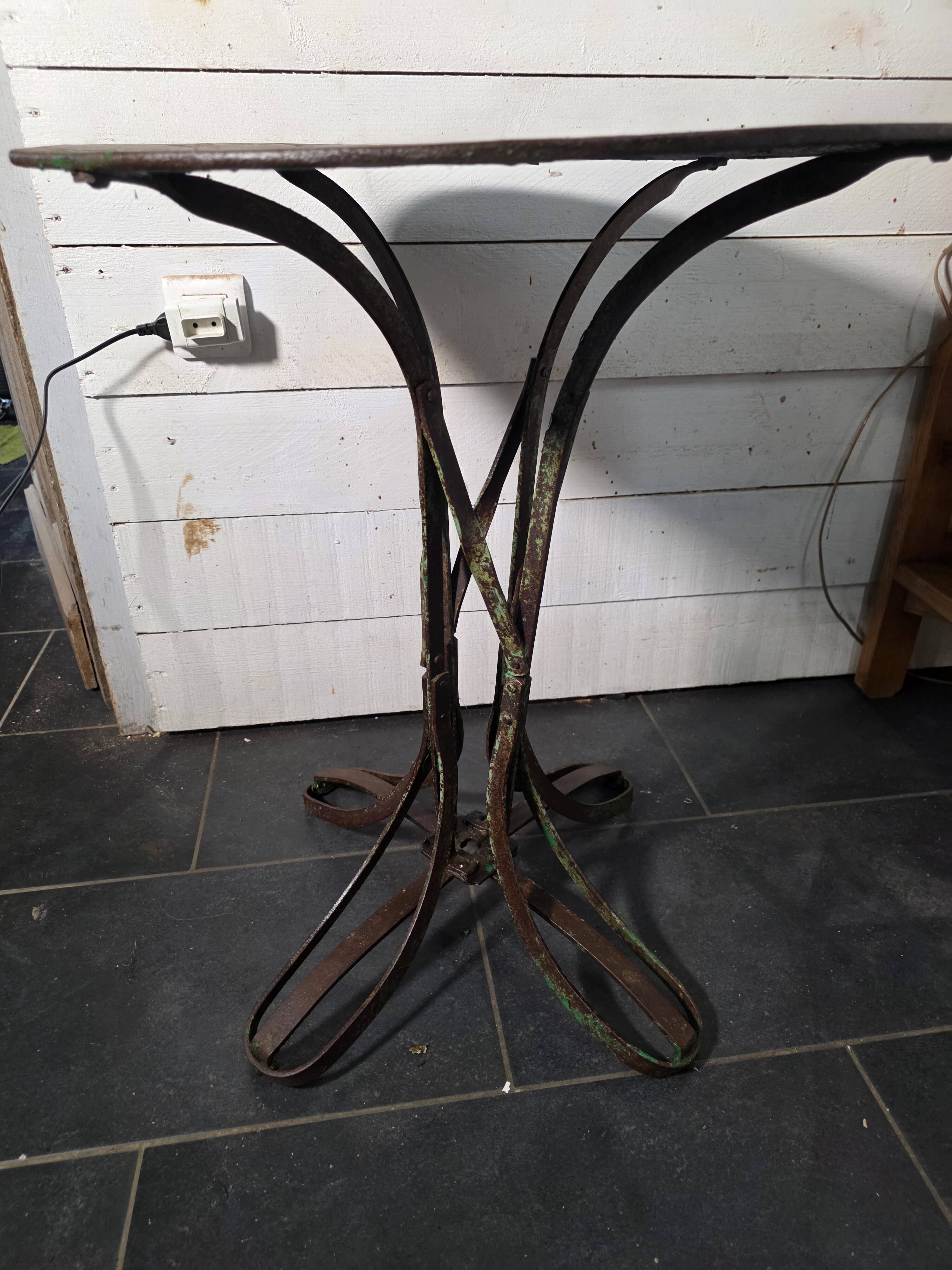 Table de jardin Eiffel en fer forgé riveté du XIXe