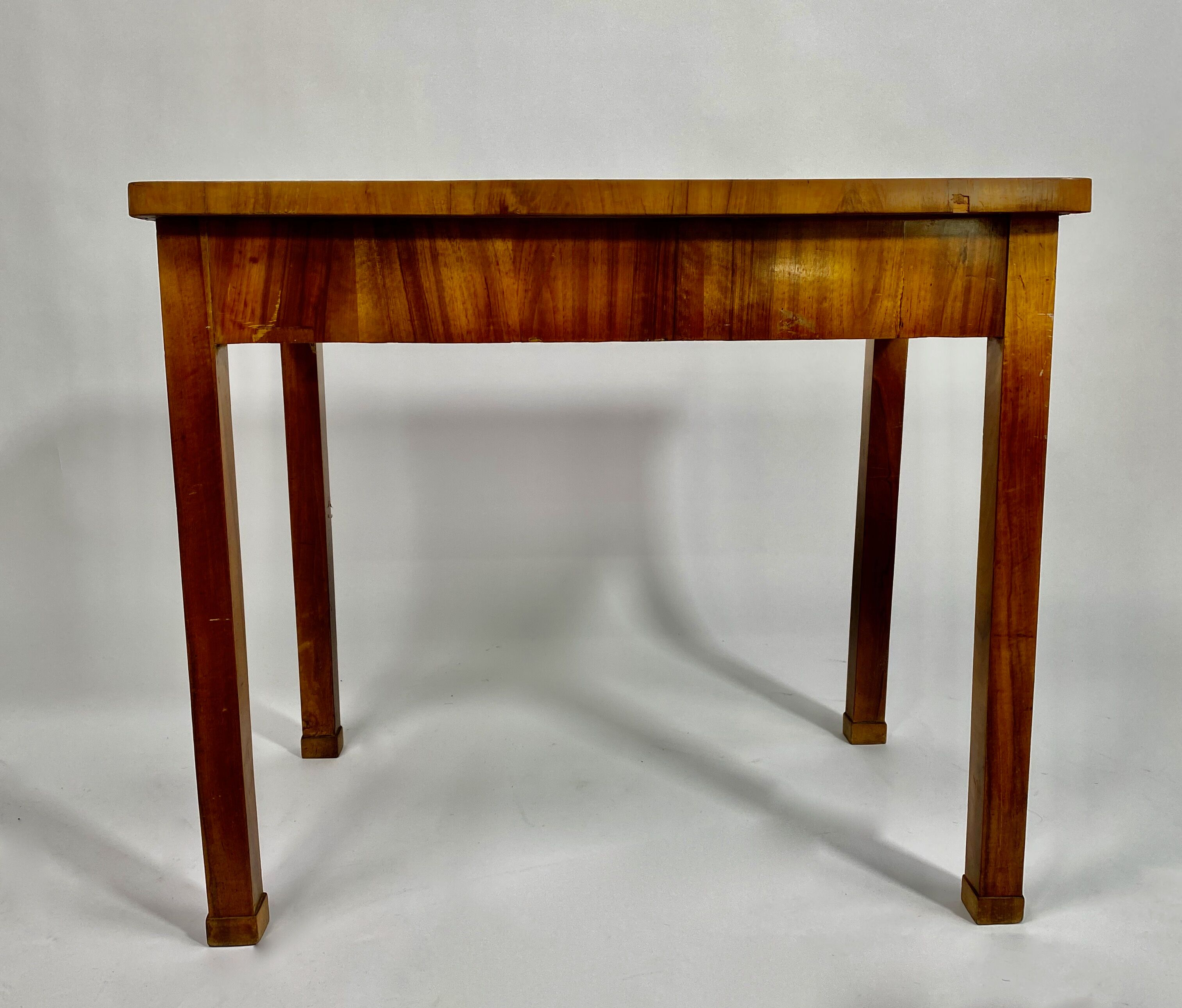 Biedermeier desk in 19th century cherry veneer