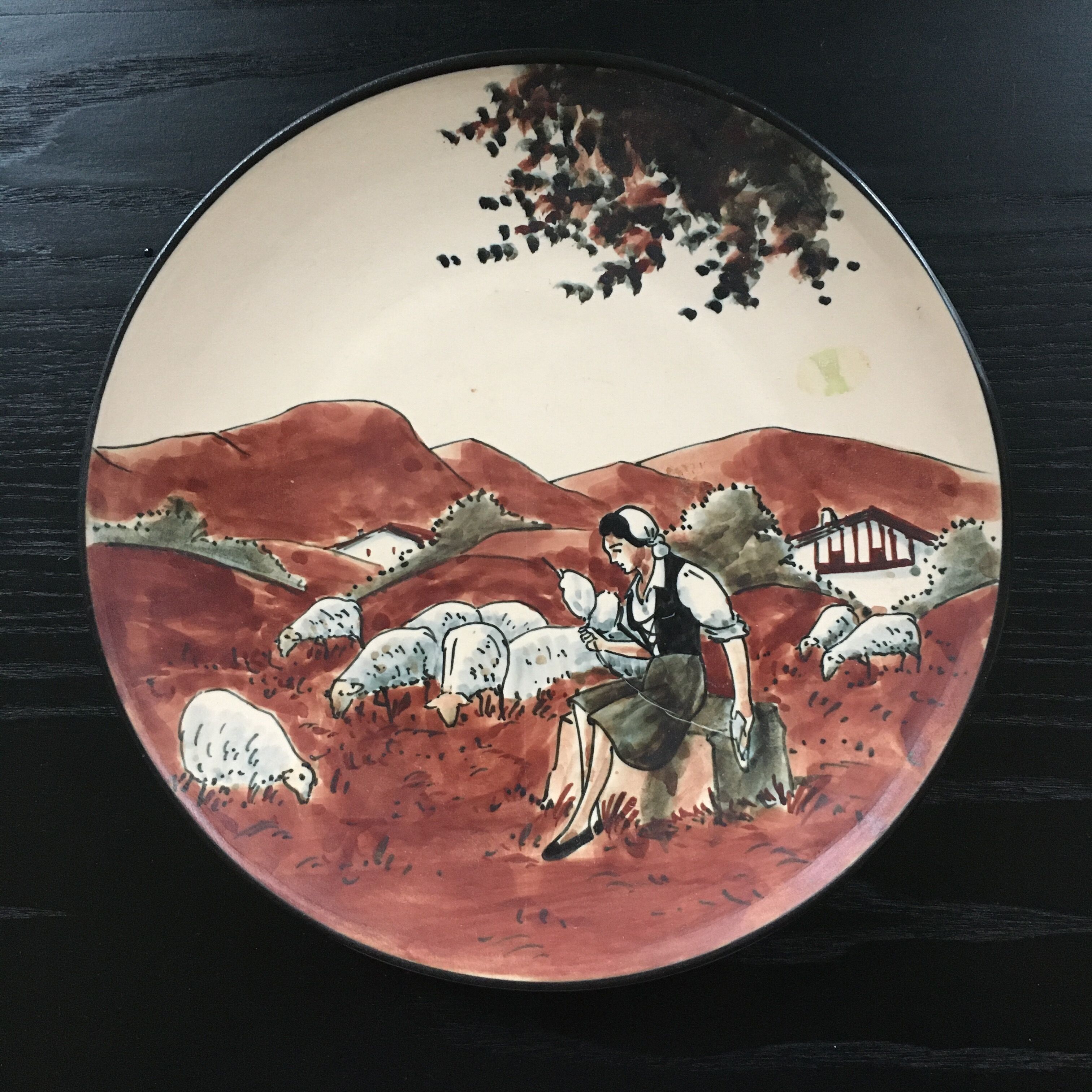 Basque décor dish of Ciboure