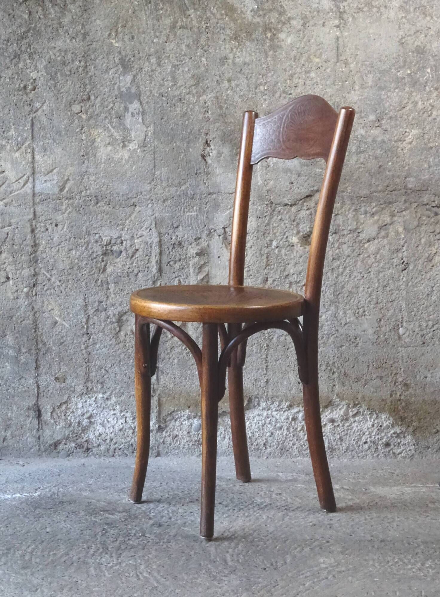 Mundus bistrot chair no.264 and a half, wooden seat 1910