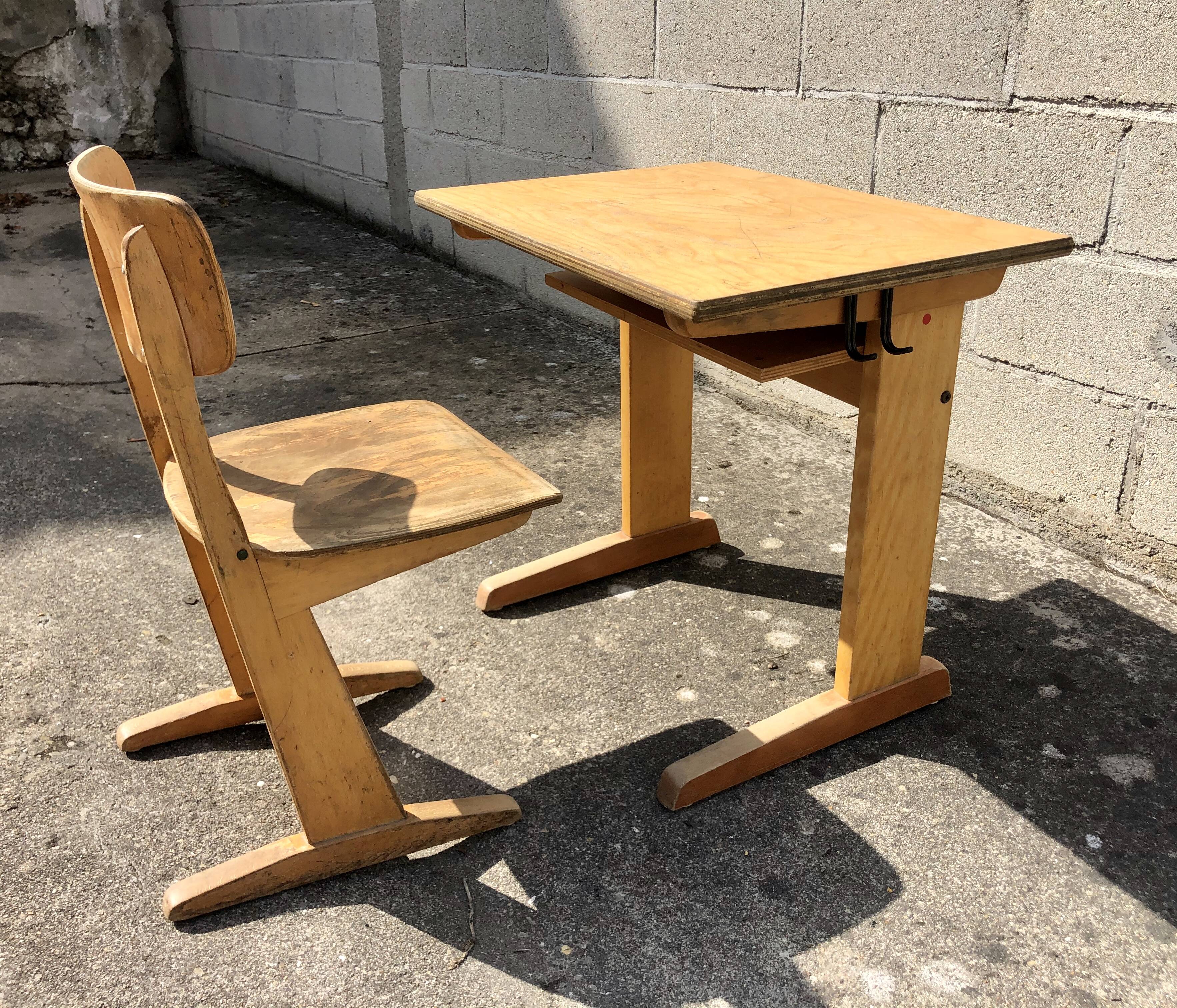 Bureau vintage enfant Casala avec chaise