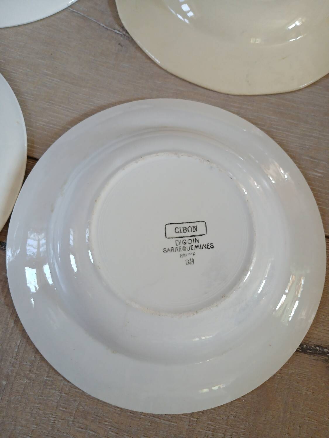 8 assiettes creuses anciennes dépareillées