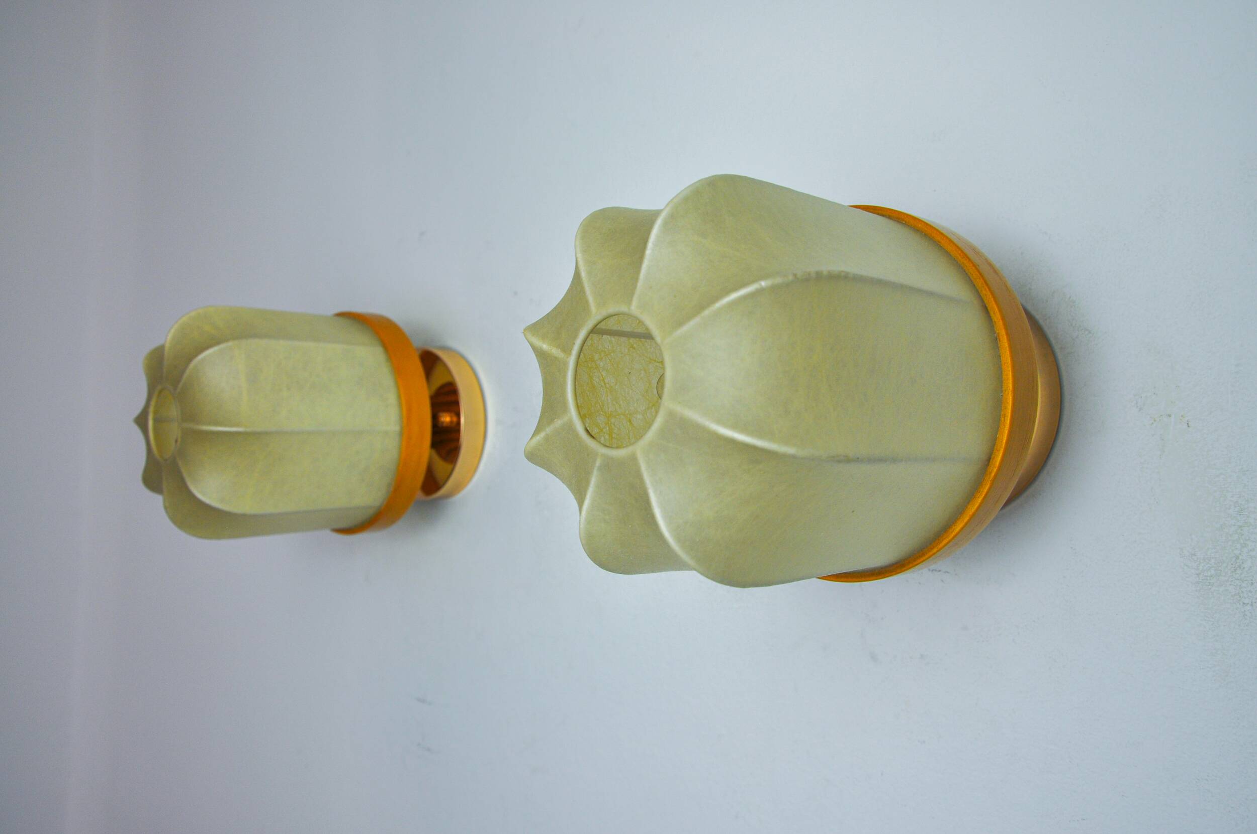 Pair of "cocoon" wall lights, resin and pine, Italy, 1970