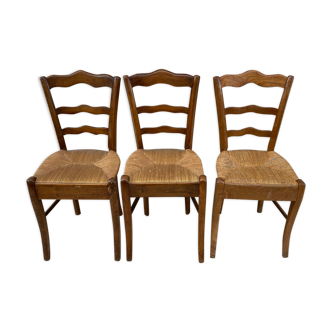3 mulched chairs