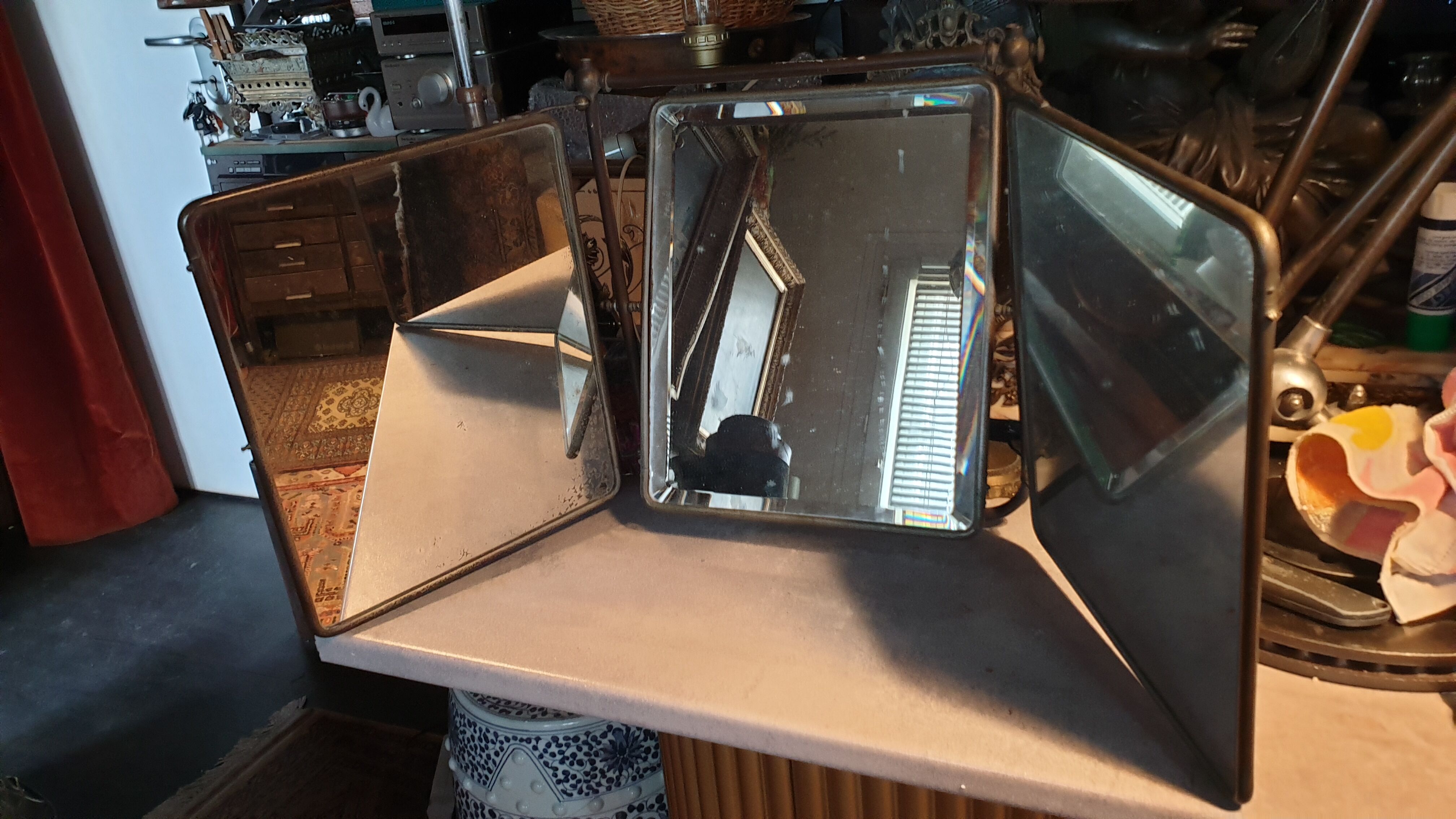 Hairdresser's mirror