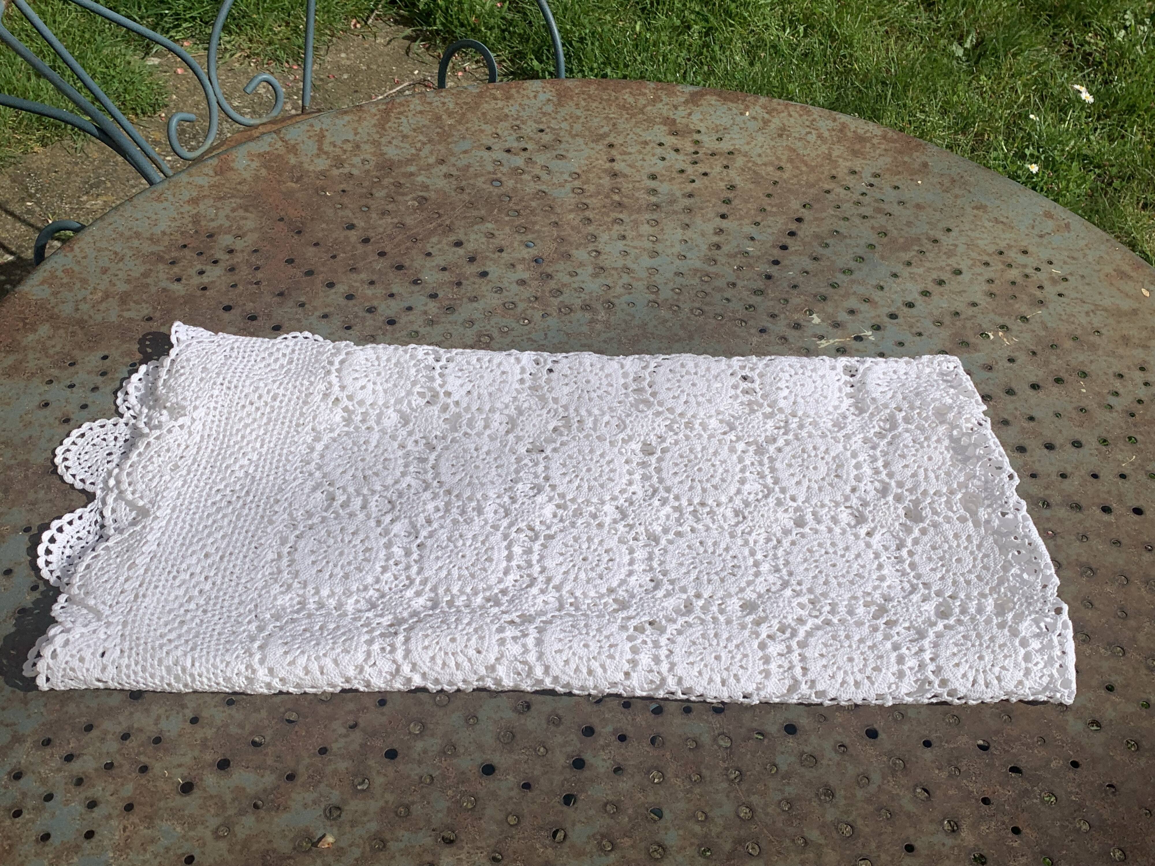 Tablecloth, crochet blanket in white cotton, artisanal and vintage