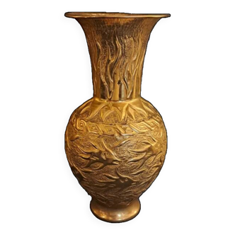 Vase en métal embouti