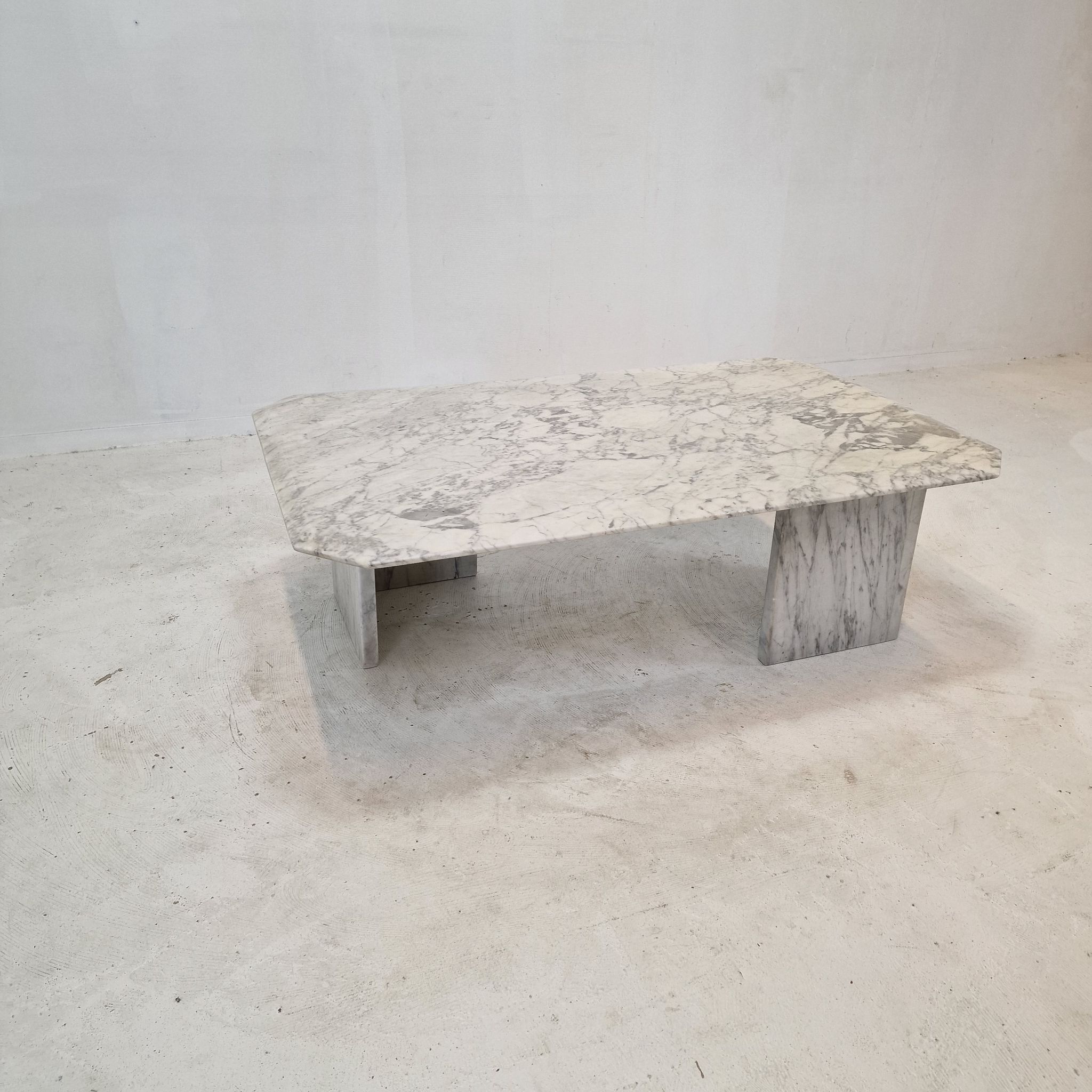Table basse en marbre italien années 1970