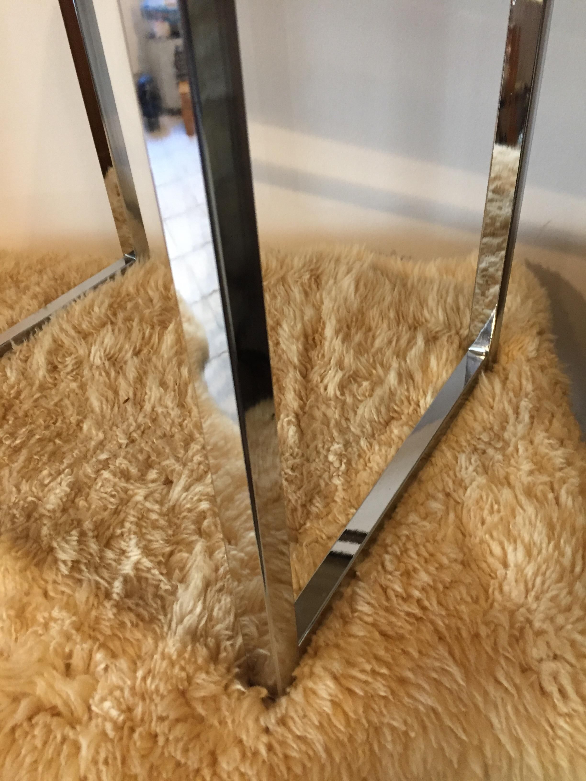 Small table in plexiglass