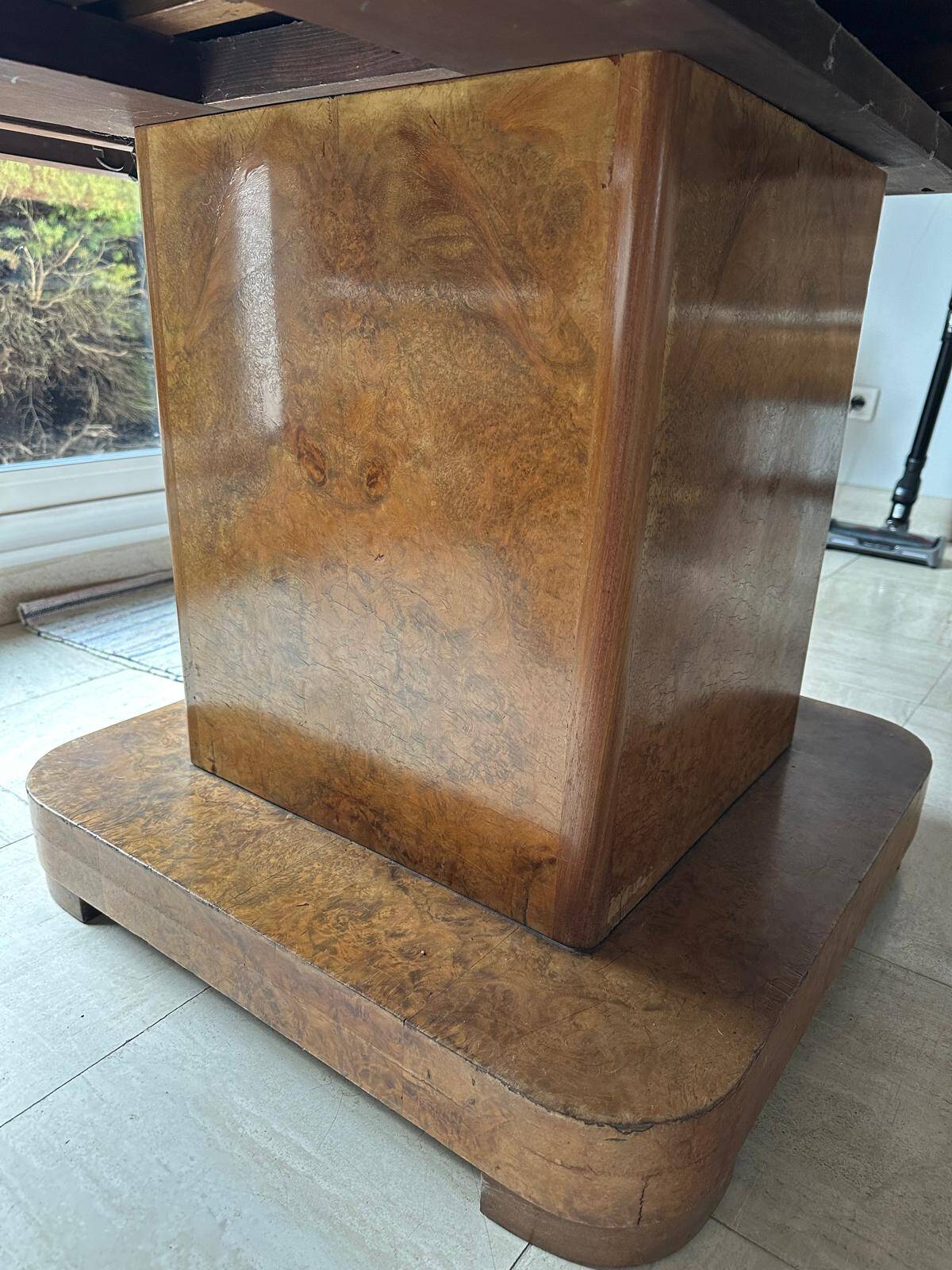 Art Deco table in amboyna burl