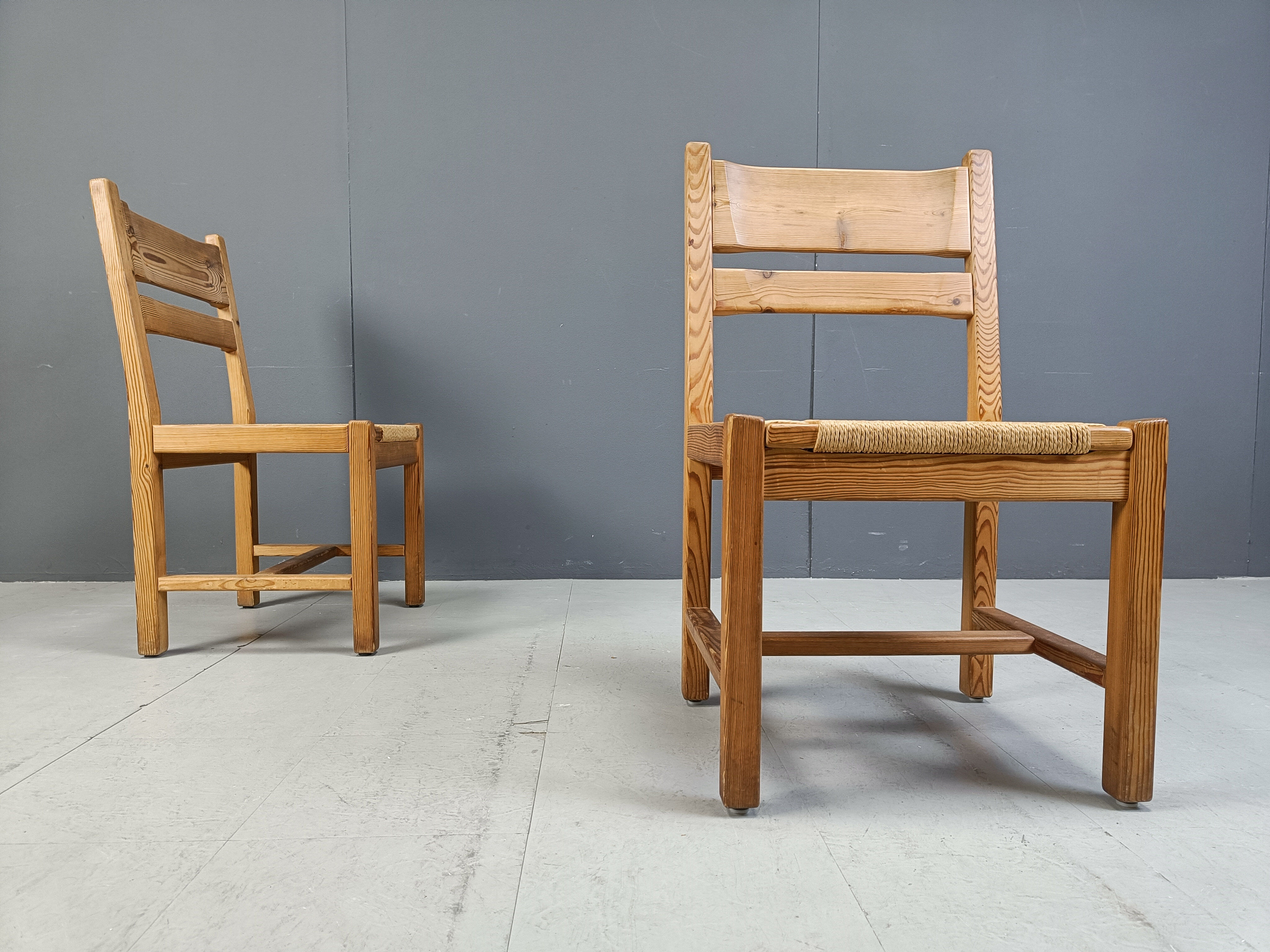Ensemble de 5 chaises en bois de pin par GM Mobler, années 1960.