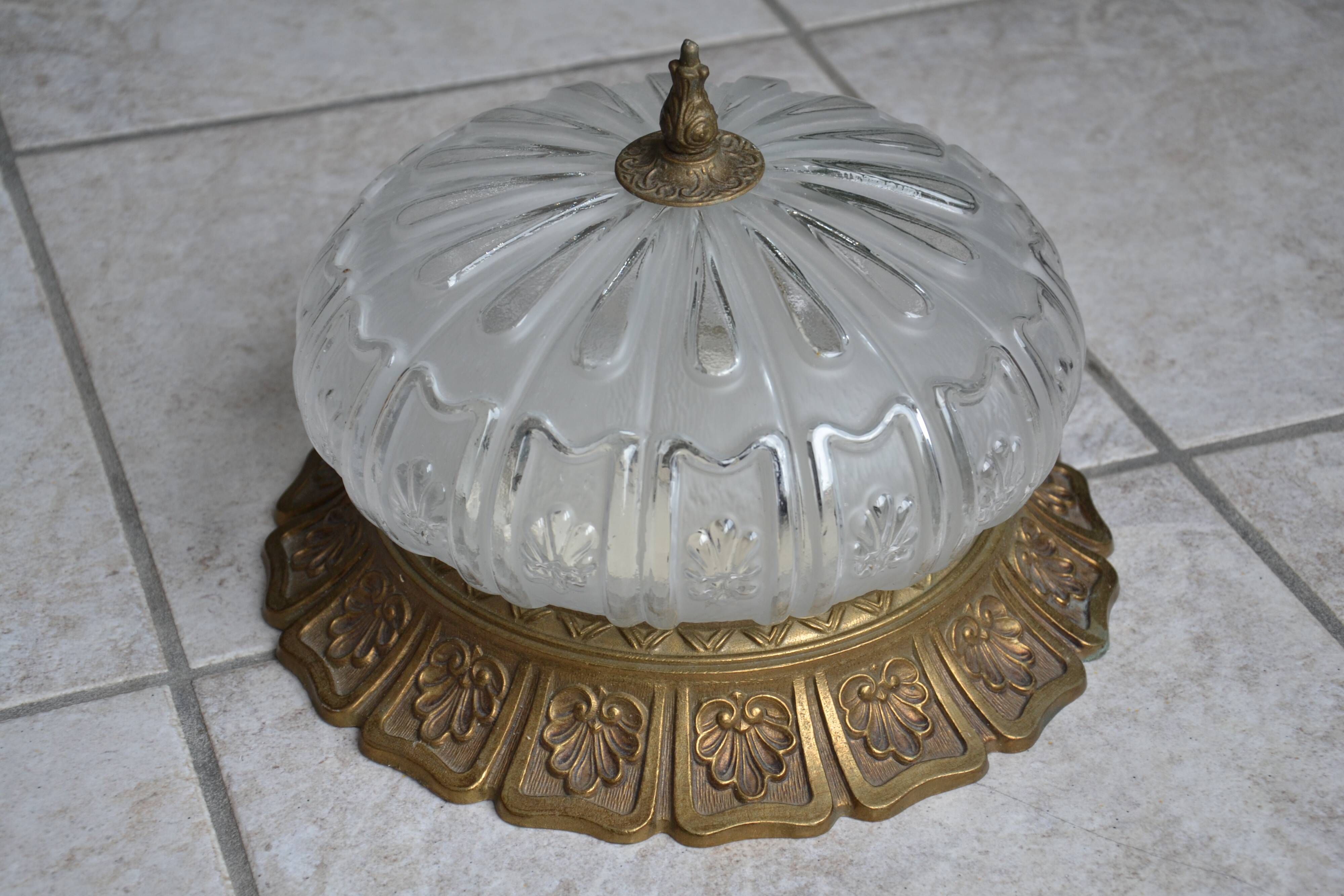 Ceiling light in brass and chiseled glass
