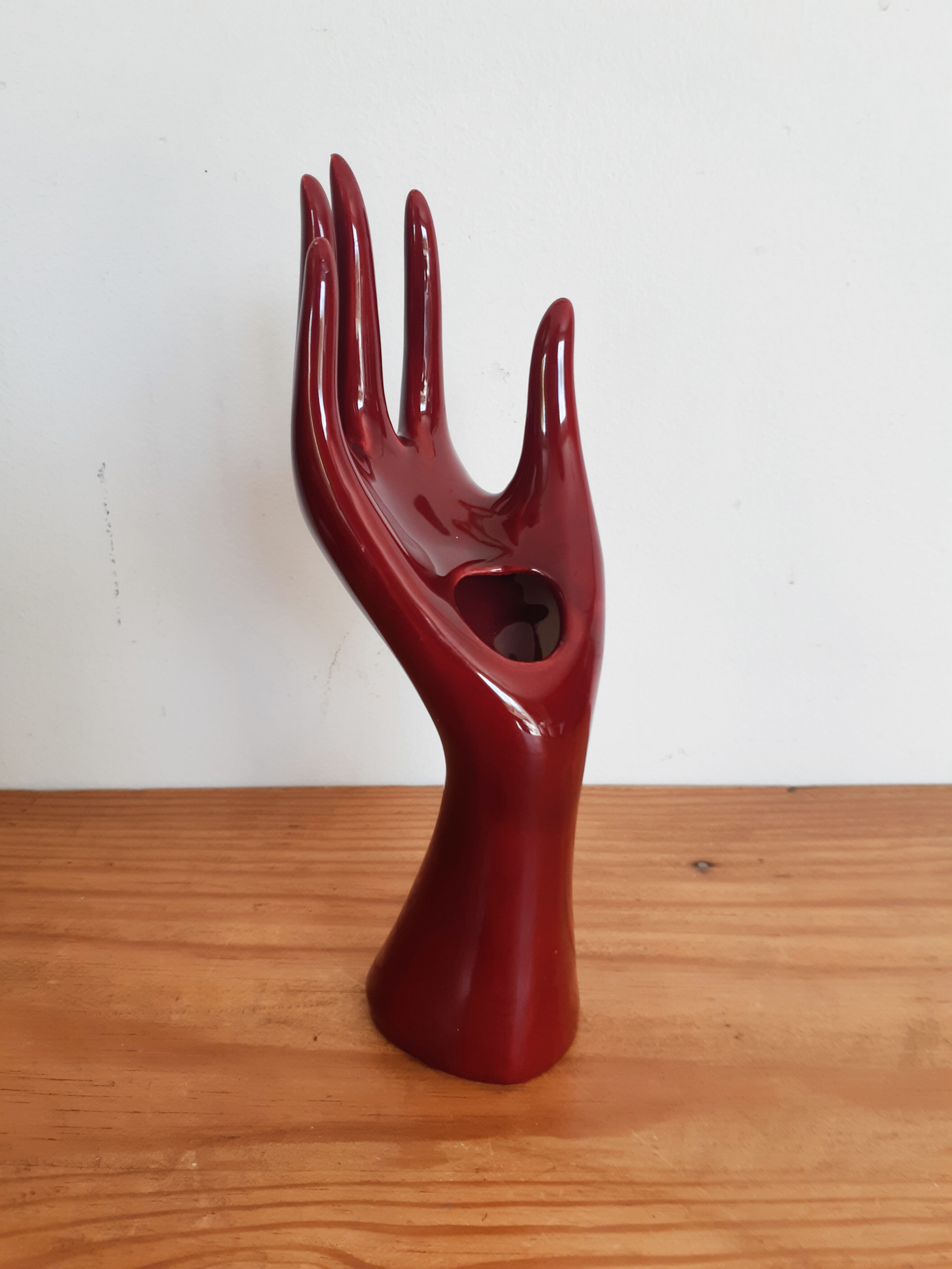 Hand wears red jewelry, ring, soliflore, vintage French, 50s