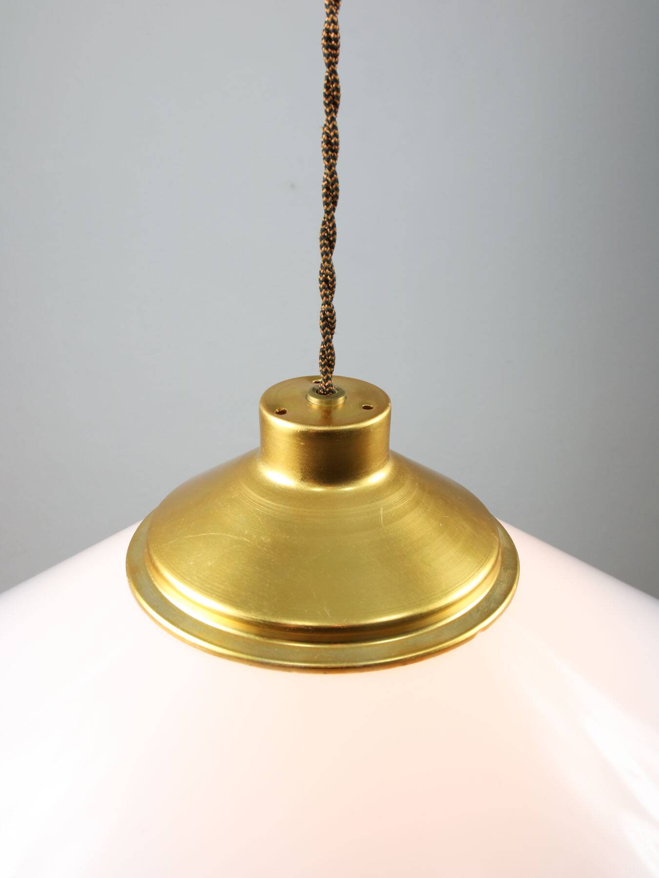 Space age italian plexiglas white saucer pendant lamp, 70s