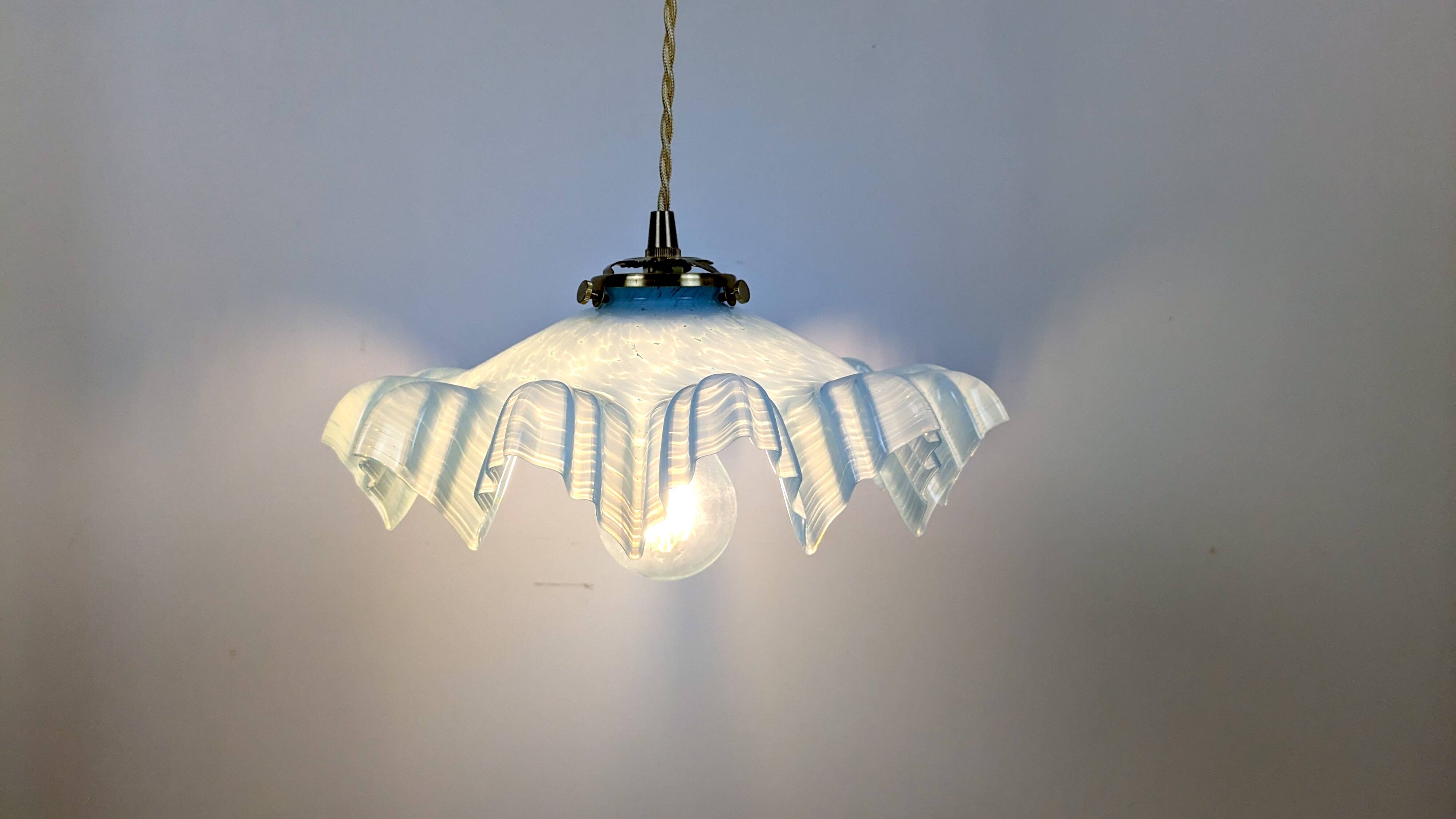 Suspension en verre de Clichy bleu