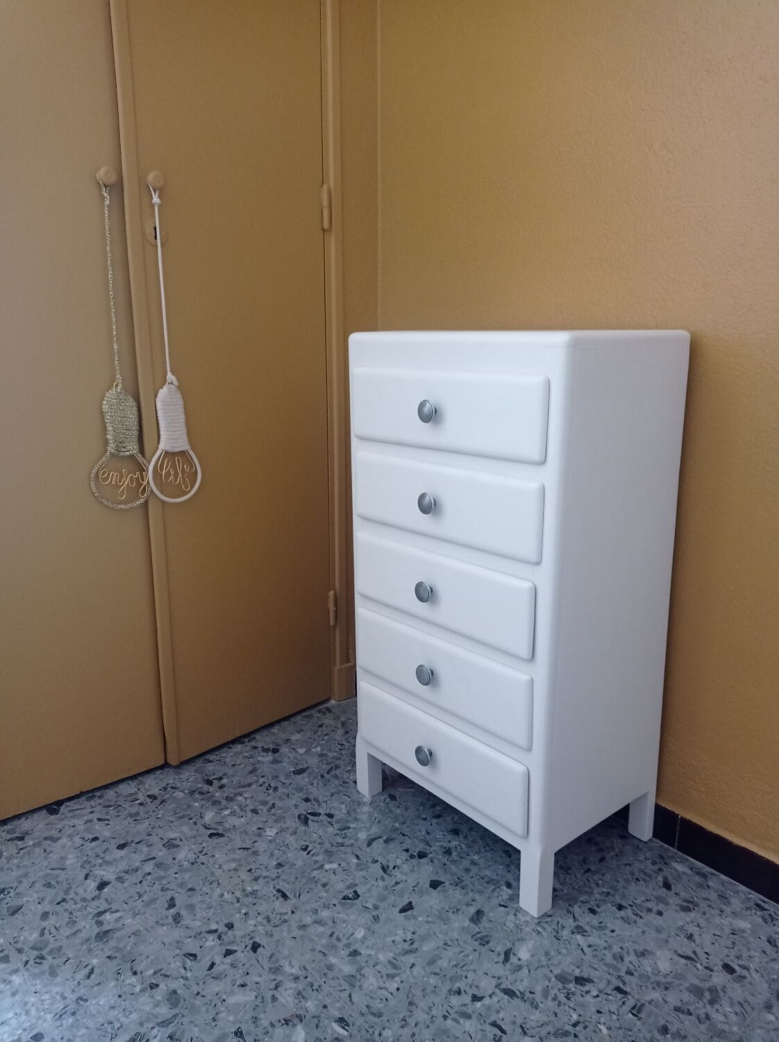 Vintage art deco ragpicker