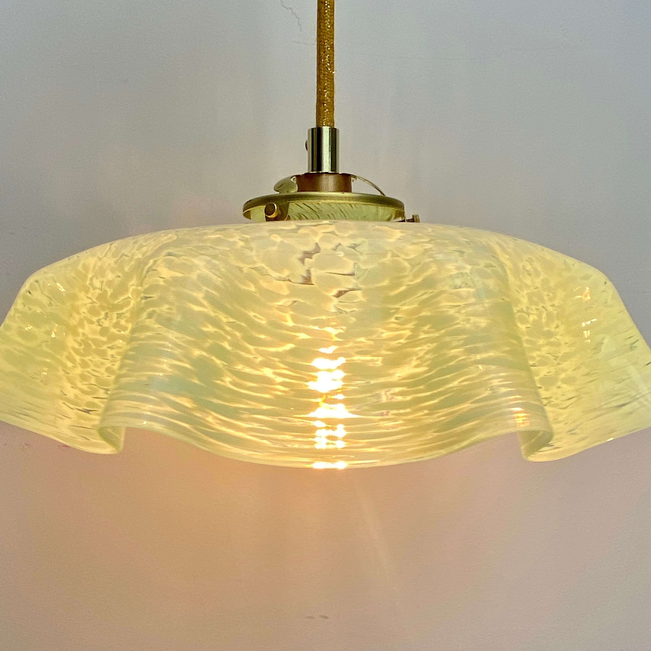 Suspension abat-jour vintage en verre de clichy mint