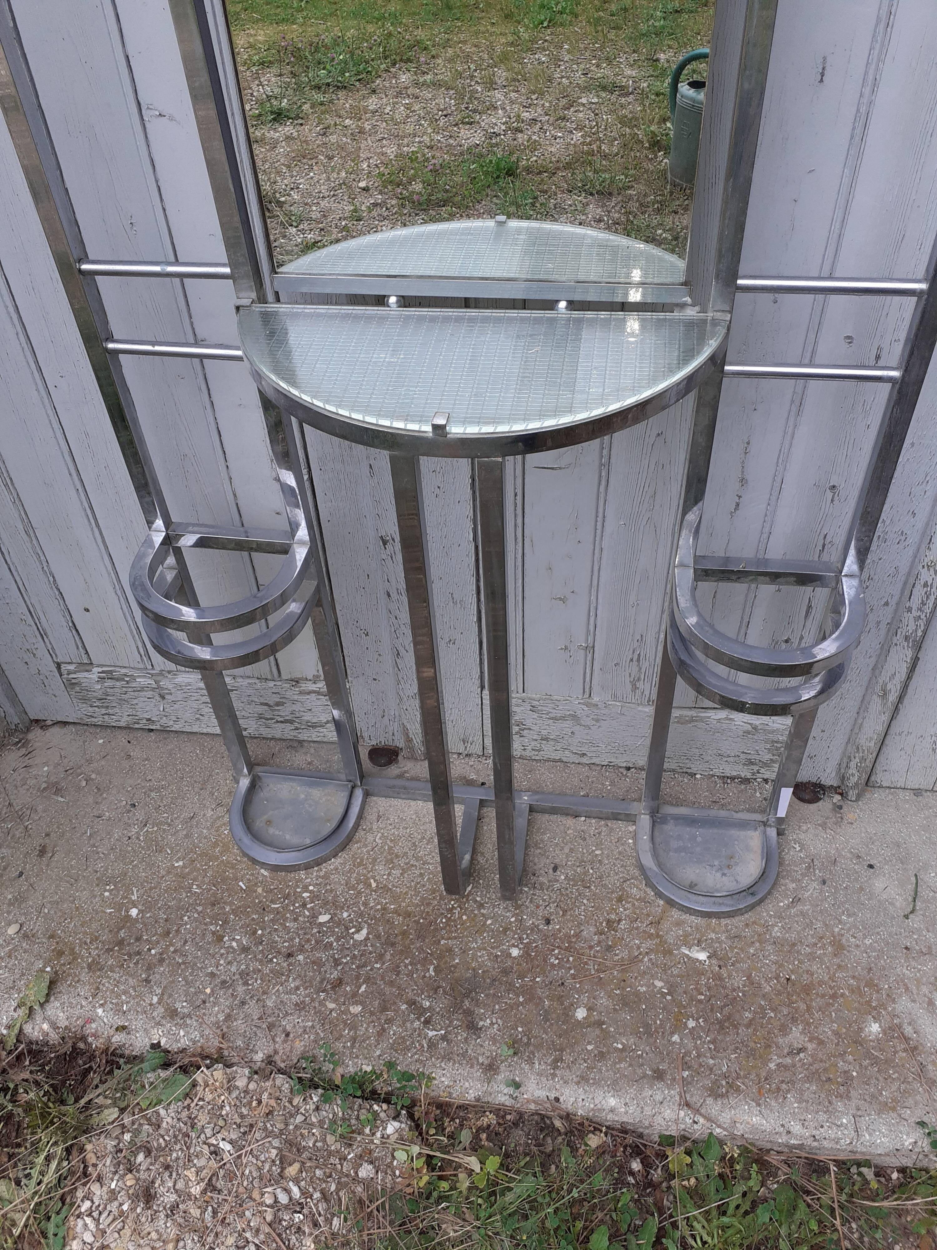 Art-deco cloakroom holder