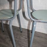 2 anciennes chaises d'école en métal et bois