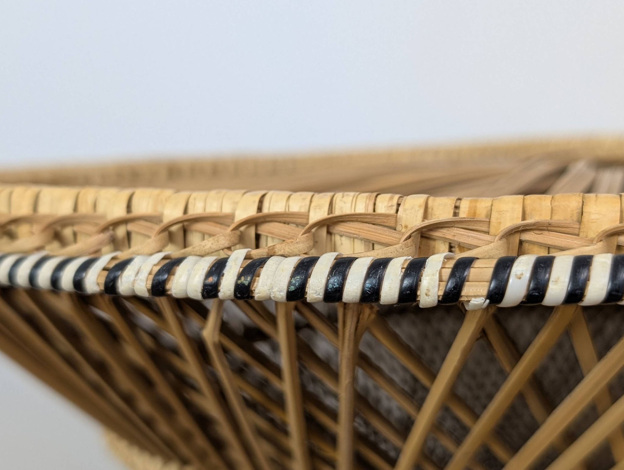 Diabolo rattan coffee table